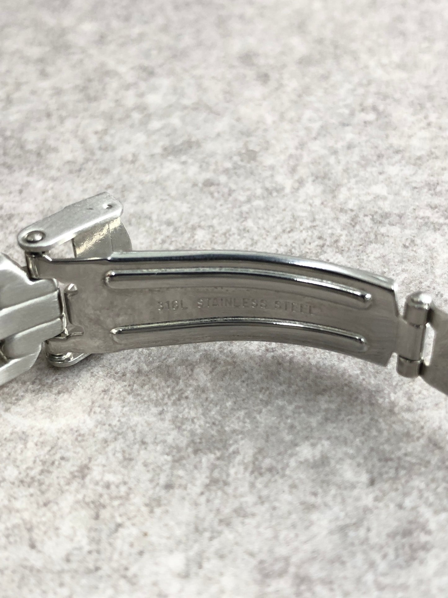 BURBERRY Quartz Watch Silver Vintage uzzmff
