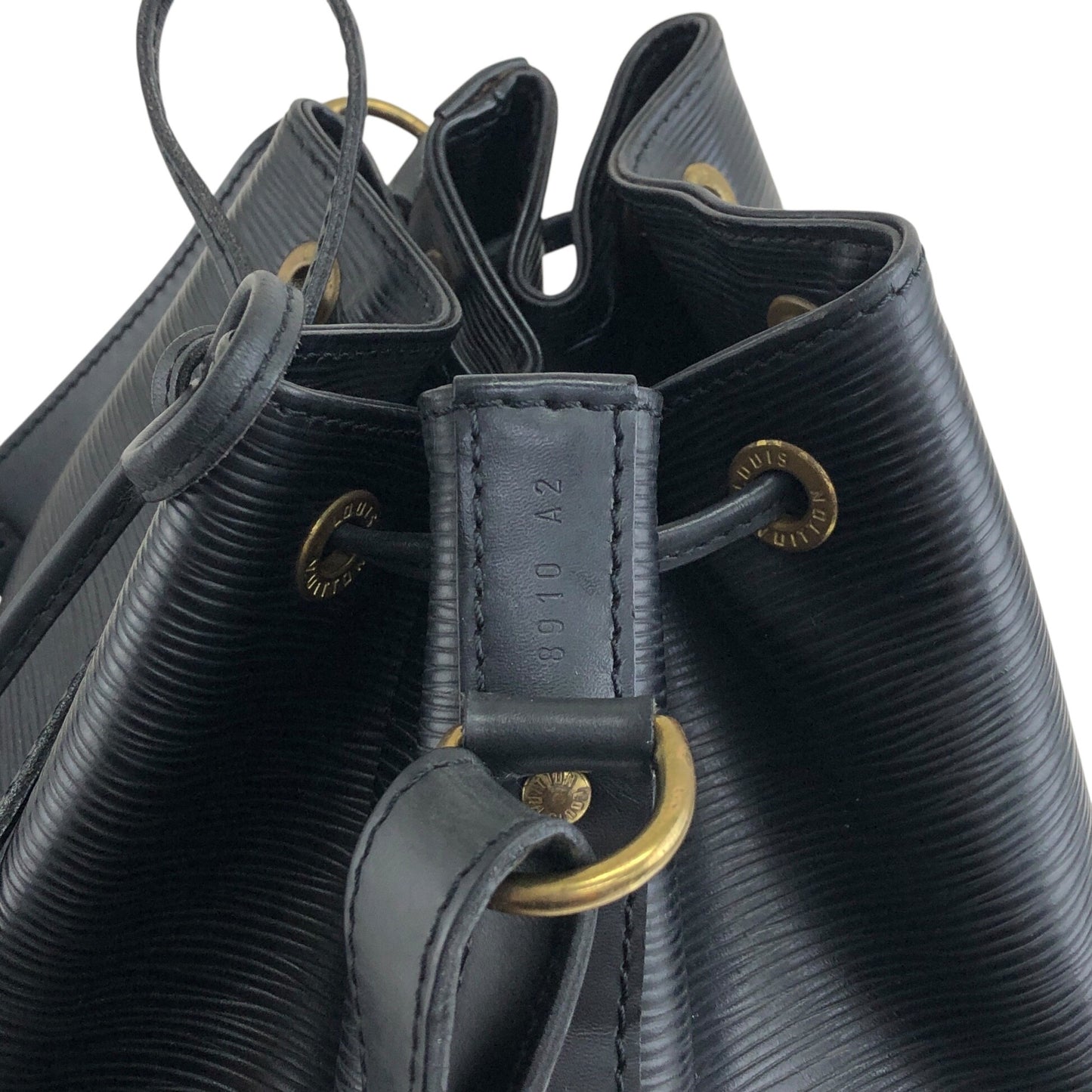 LOUIS VUITTON Epi Drawstring Shoulder bag Black Vintage d2i73r