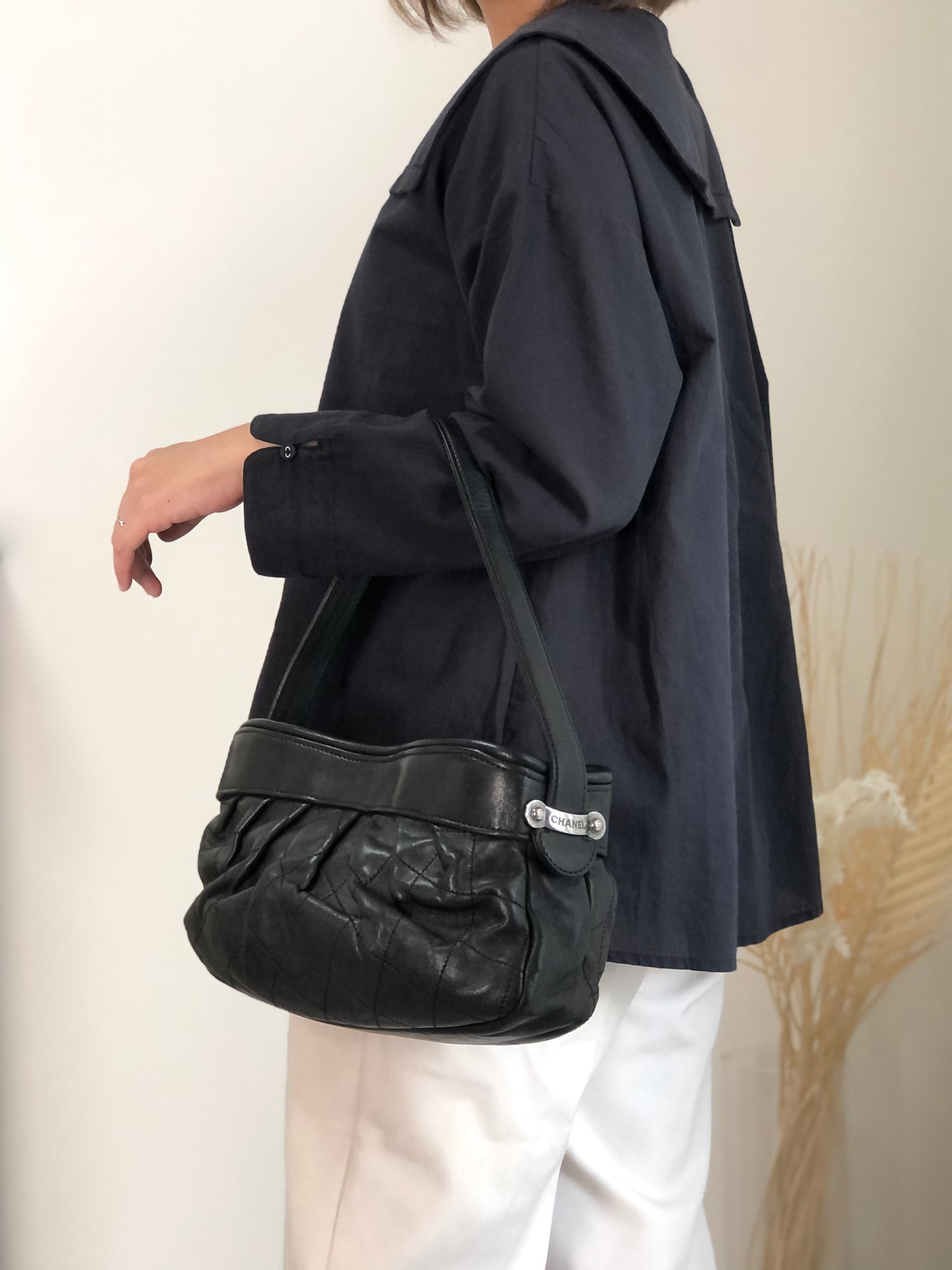 CHANEL Matelasse Logo Shoulder bag Black Vintage mwt523