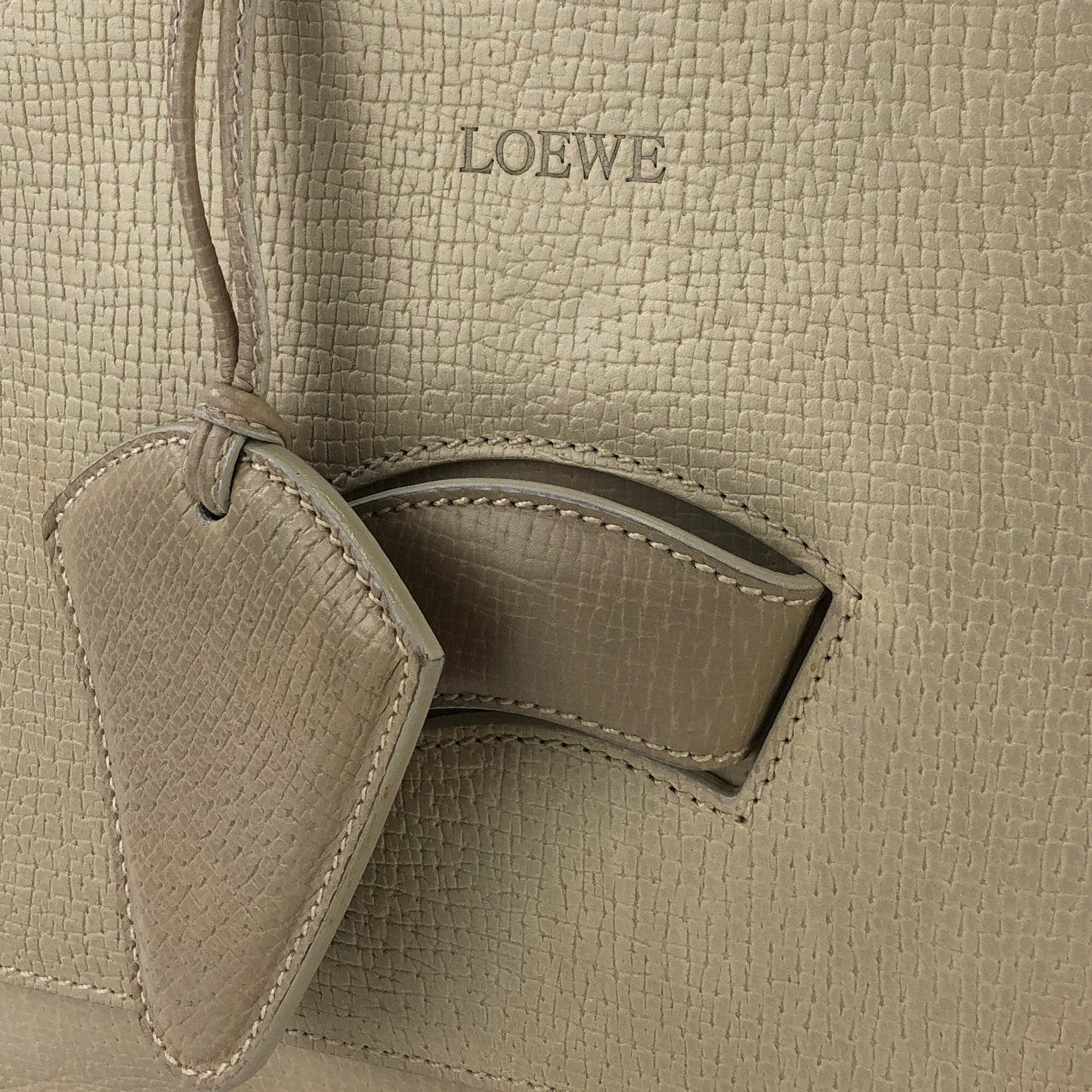 LOEWE Barcelona Bi-color Embossed Leather Handbag White Gray Vintage esxncn