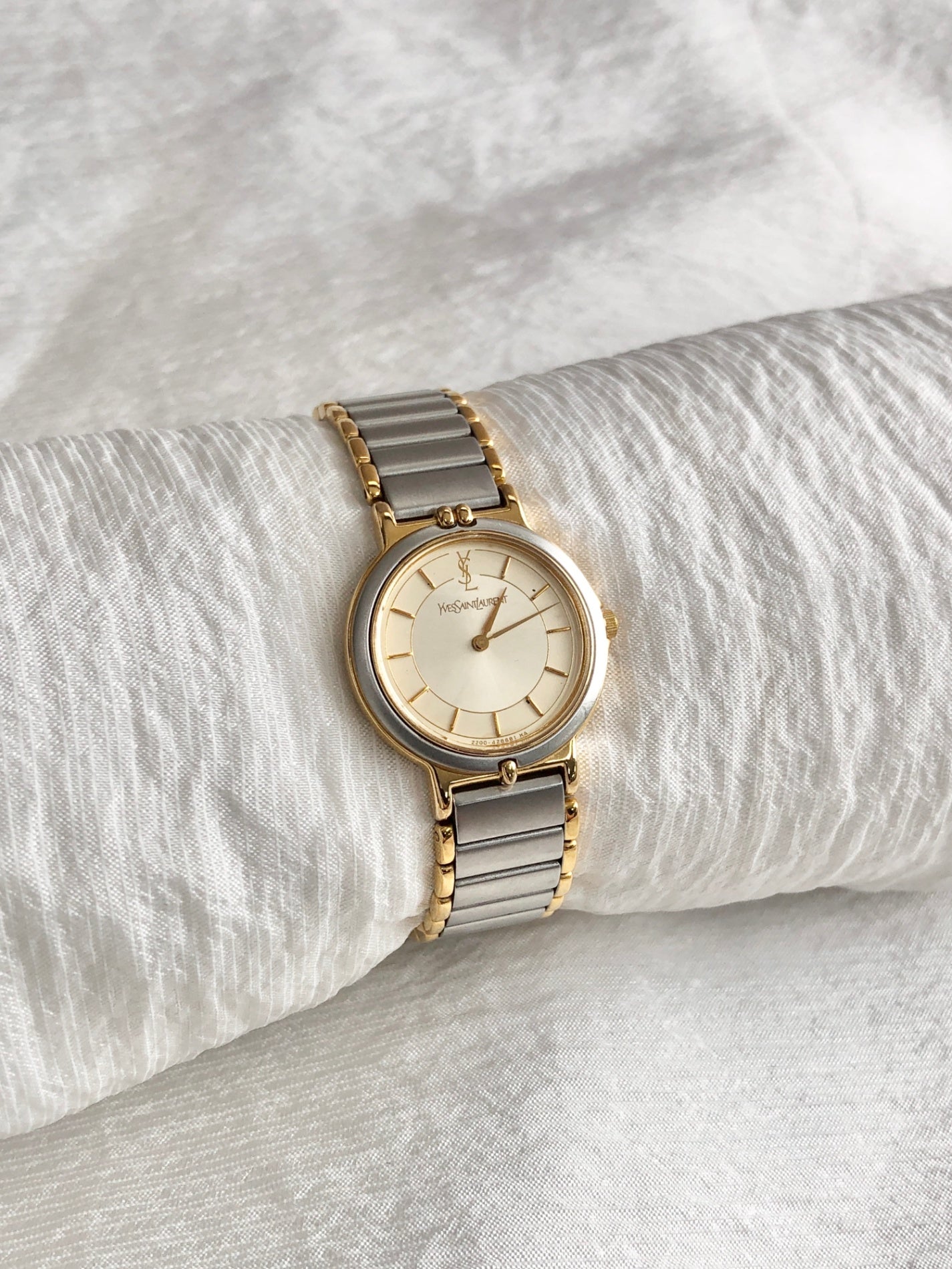 Yves Saint Laurent YSL Logo Quartz Watch Silver×Gold Vintage cxgd6h