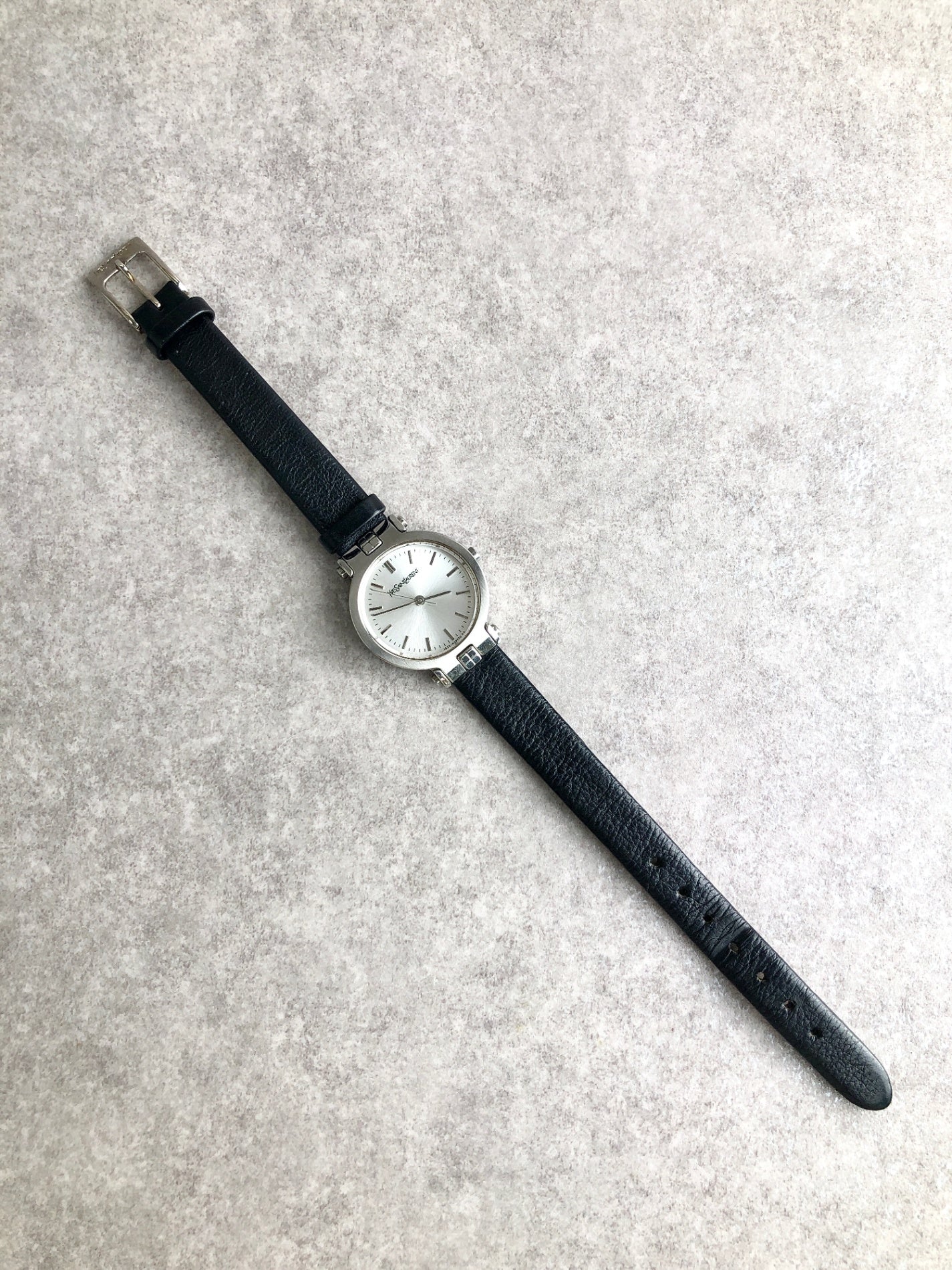 Yves Saint Laurent Logo Quartz Watch Silver×Black 1032-H23028 Vintage vvpej5