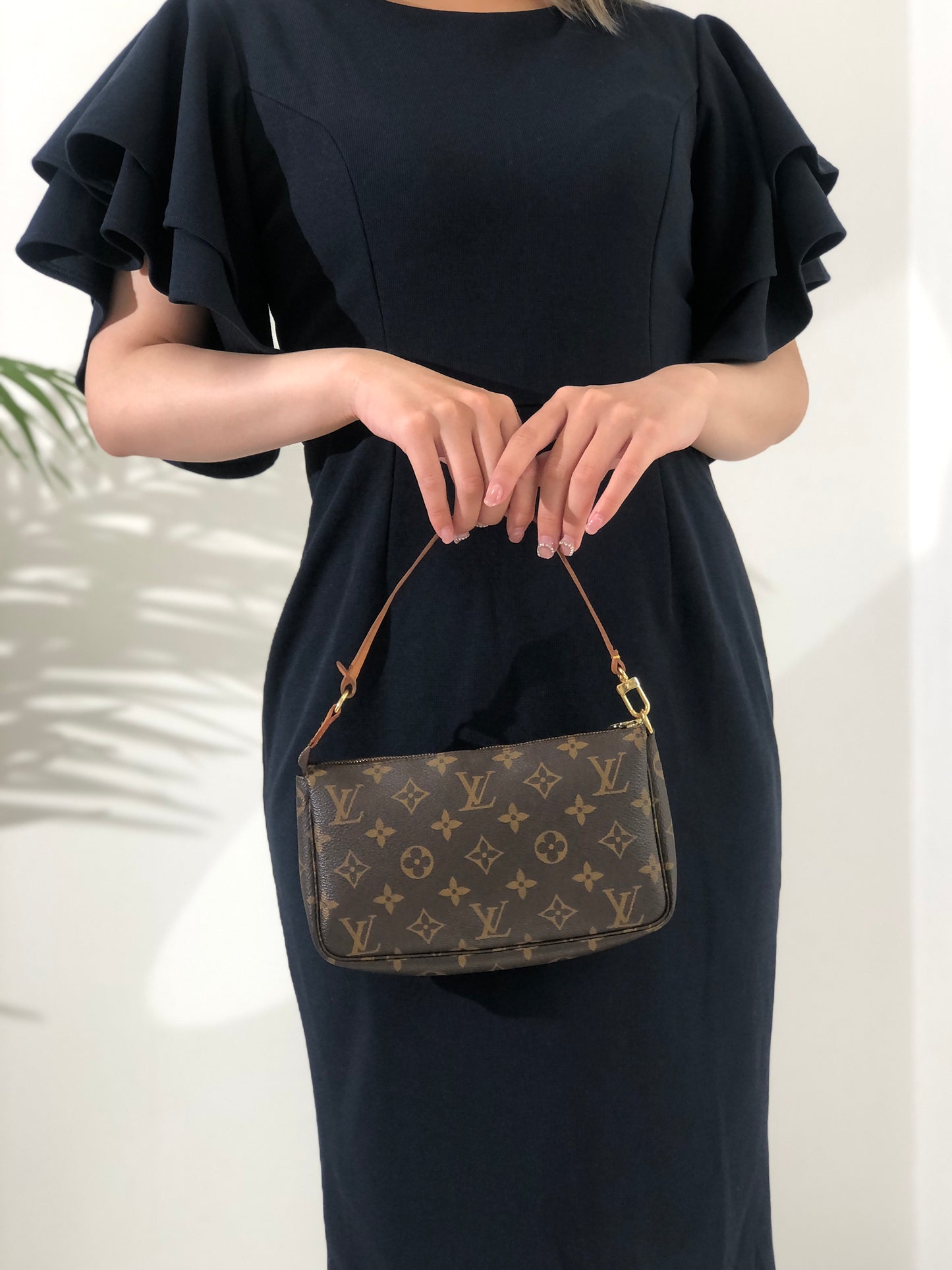 LOUIS VUITTON Monogram Pochette Accessoires Handbag Hobobag Brown Vintage cjun35