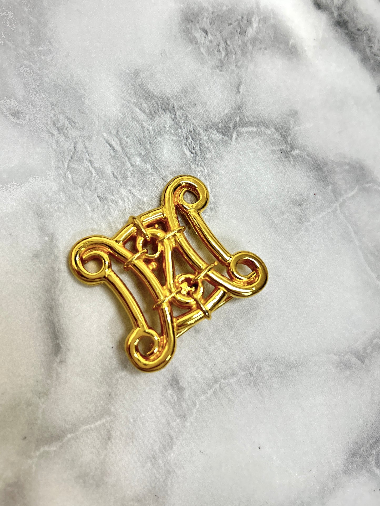 CELINE Triomphe Brooch Gold Vintage gujds6