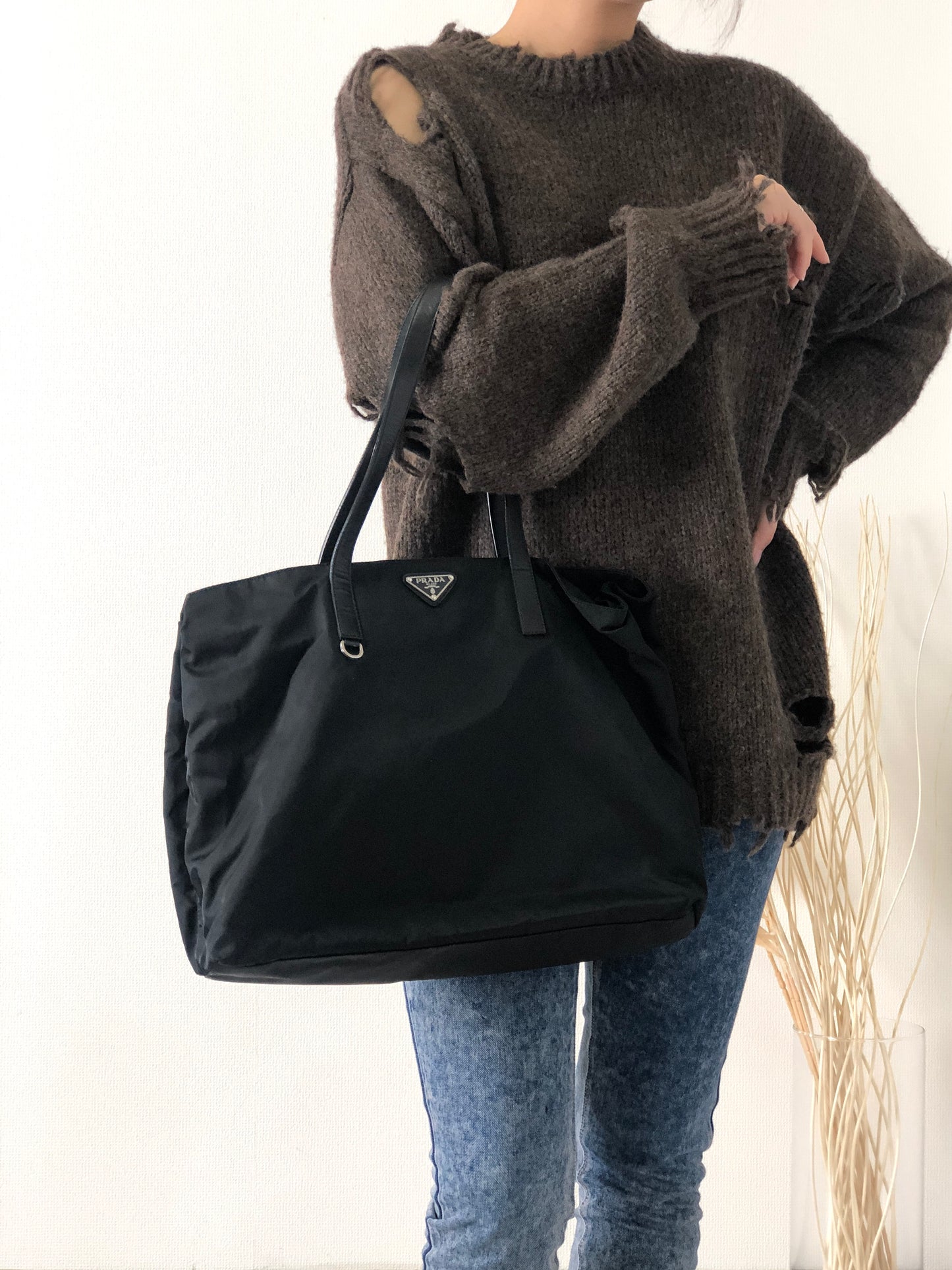 PRADA 三角形標誌尼龍手提包 黑色復古 h38ic3
