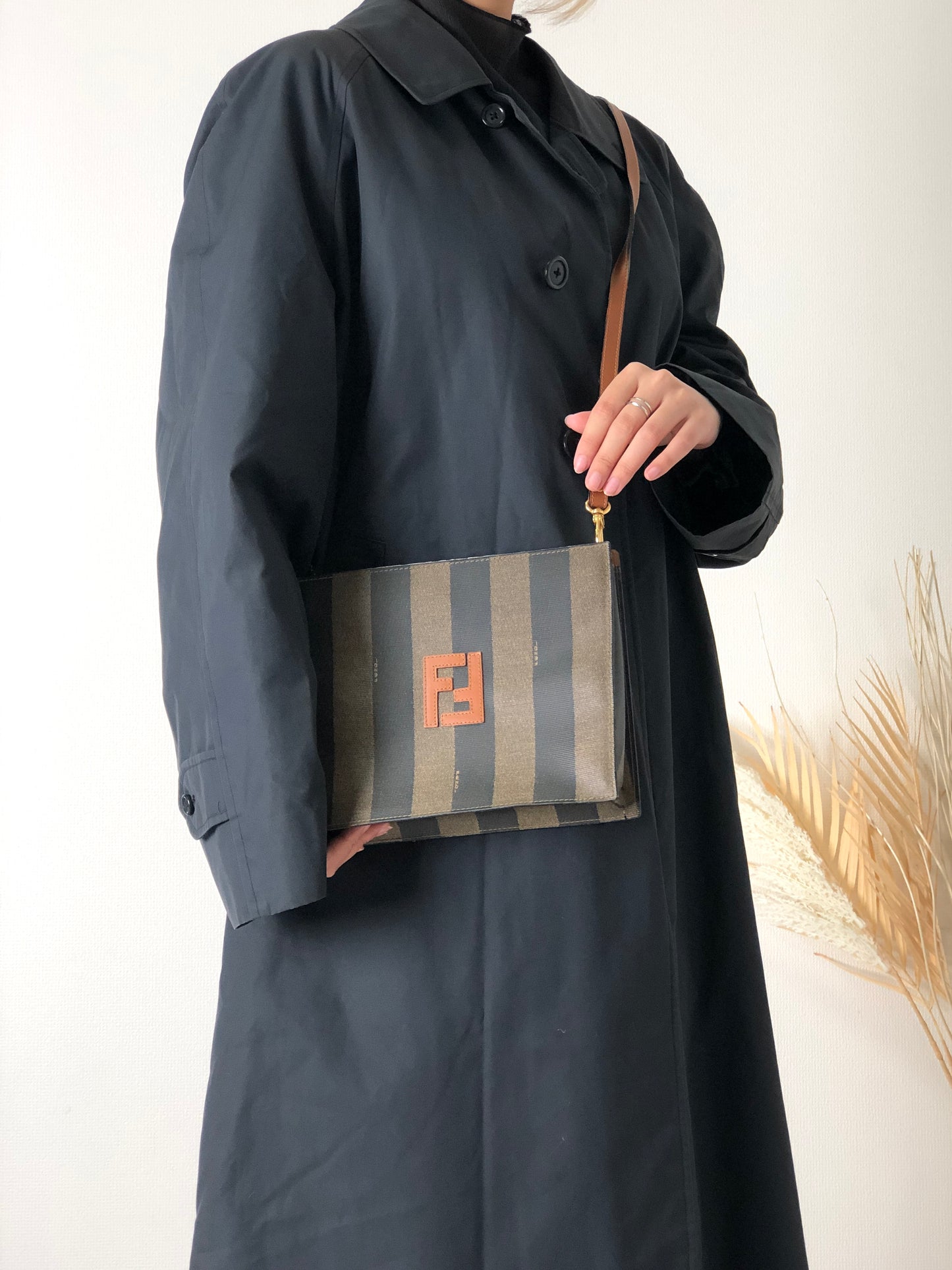 FENDI 山胡桃標誌 PVC 皮革單肩包 棕色 復古 rz2zmc