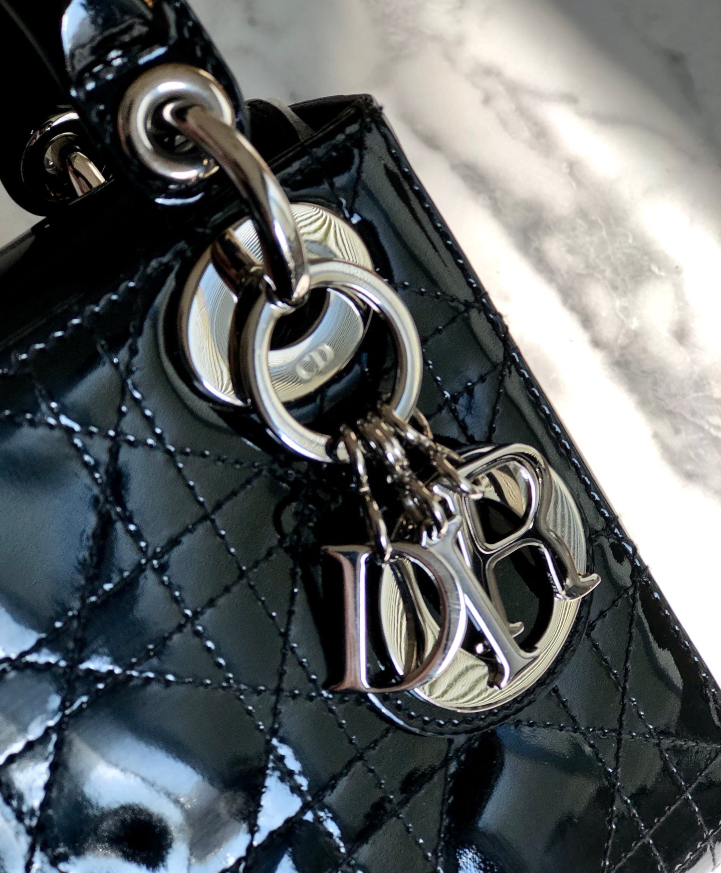 Christian Dior Cannage Lady dior Patent leather Handbag Shoulder bag Black e3i7xj