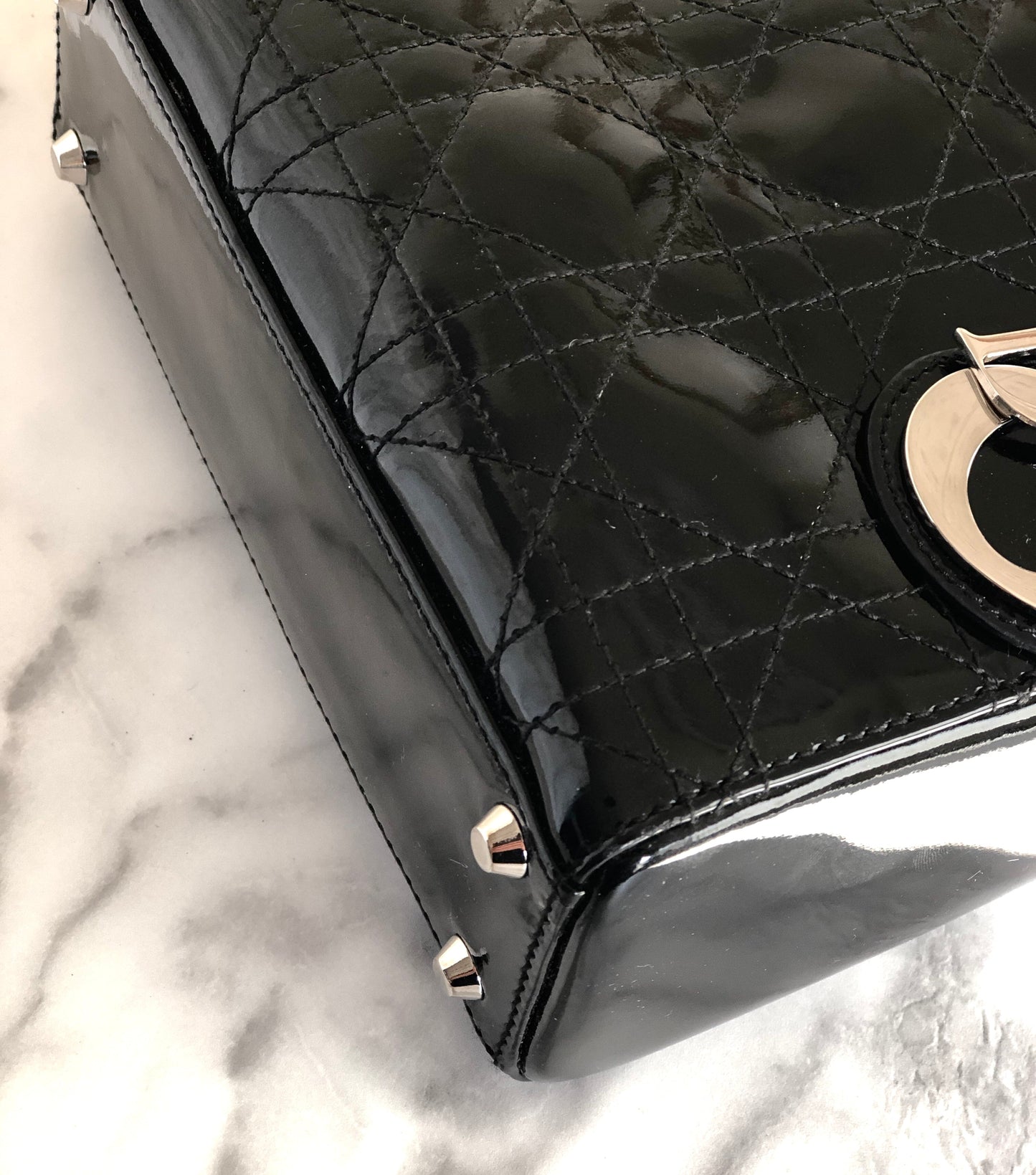 Christian Dior Cannage Lady dior Patent leather Handbag Shoulder bag Black e3i7xj