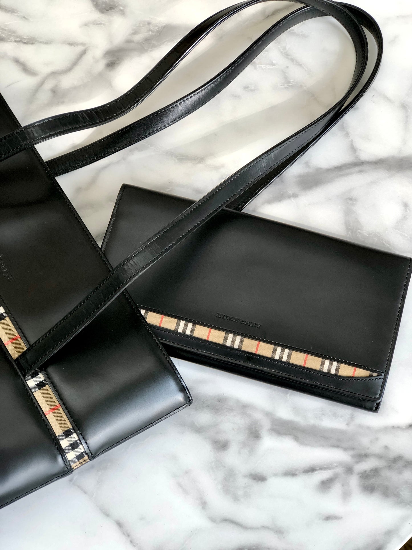 Burberry's 經典格紋標誌皮夾 黑色復古舊款 z7j3rz