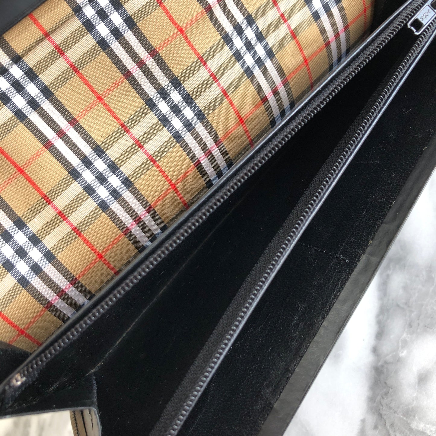 Burberry's 經典格紋標誌皮夾 黑色復古舊款 z7j3rz