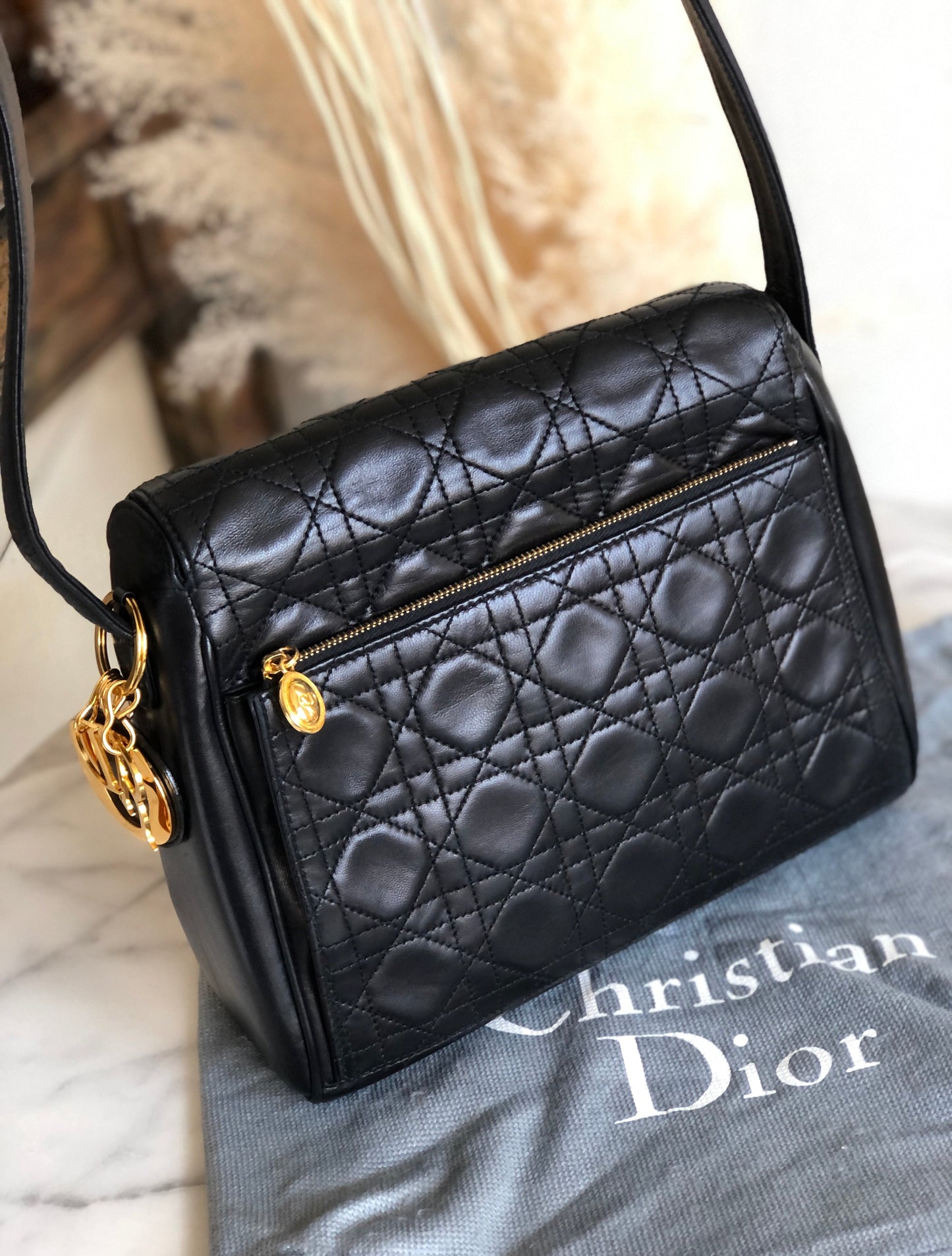 Christian Dior Cannage Lady dior Charm 斜背包 黑色 hh7x7v