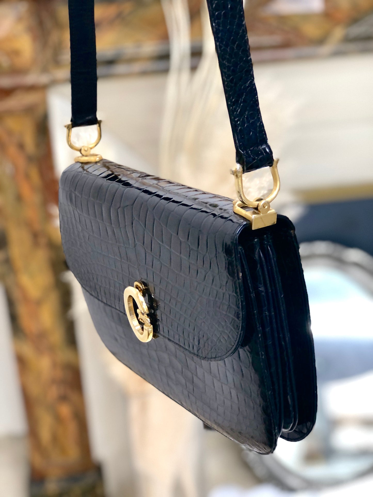 CELINE C logo Horse carriage Crocodile embossed leather Shoulder bag Black Old CELINE vintage 6tmne2