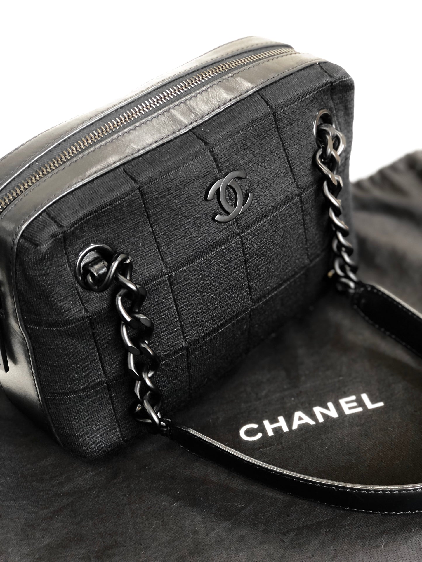CHANEL Chocolate bar Fabric Chain Handbag Shoulder bag Black Vintage Old b7kuuv