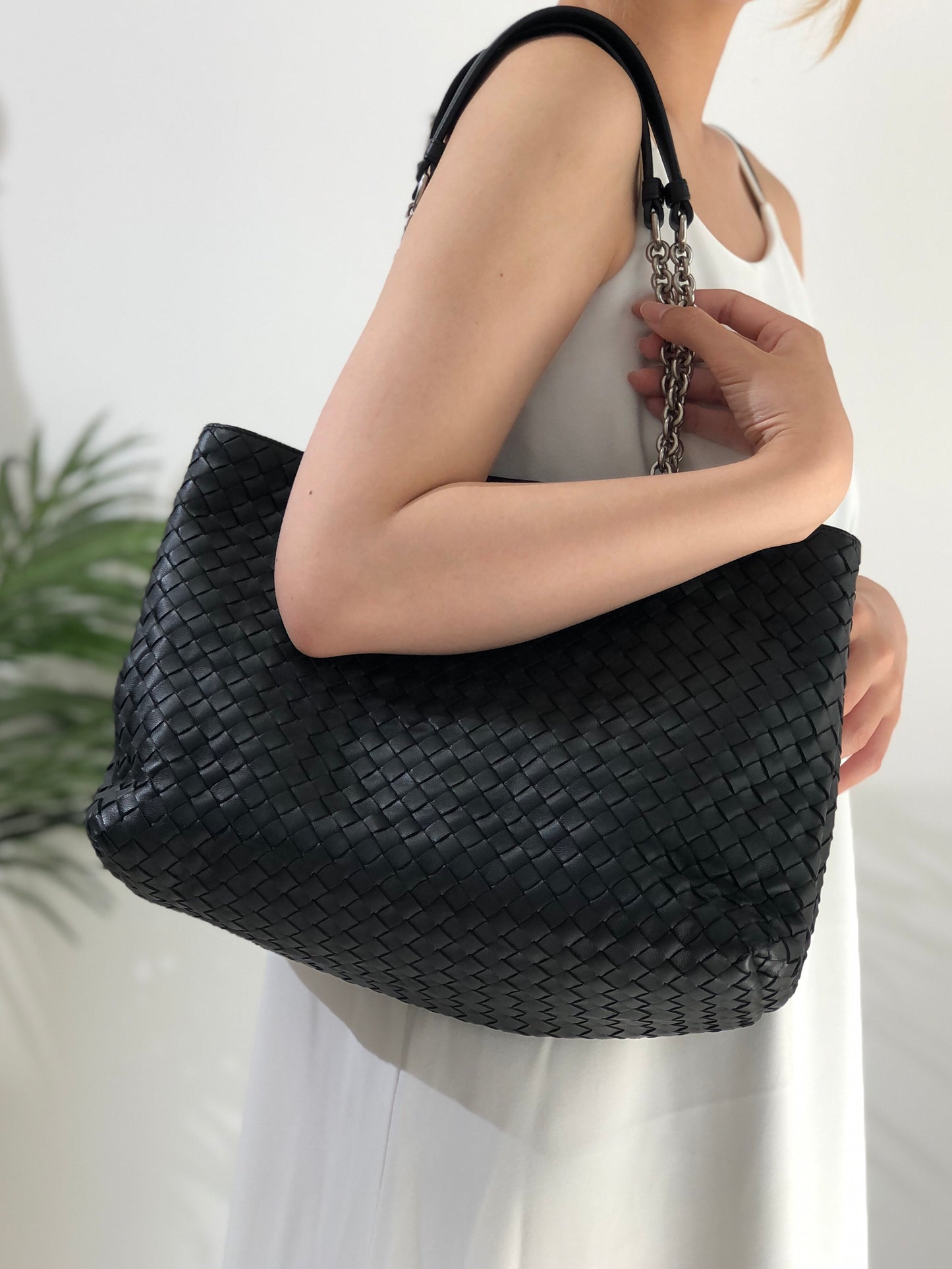 Bottega Veneta 皮革鏈條托特包 黑色 復古 rses7r