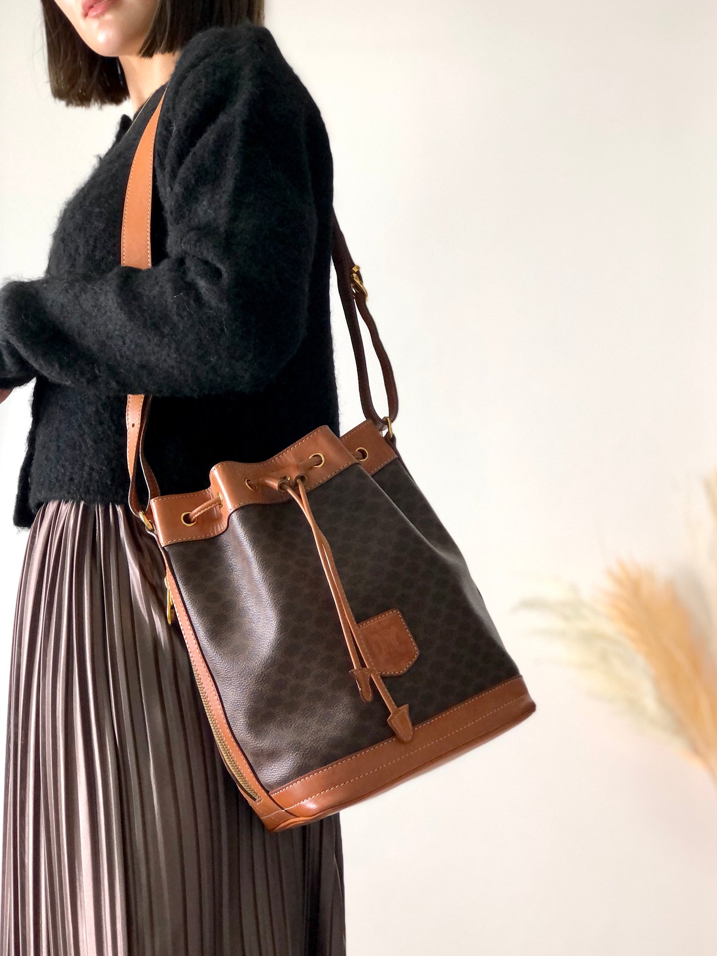 CELINE Macadam Blason Drawstring Shoulder bag Brown Vintage vi7byb