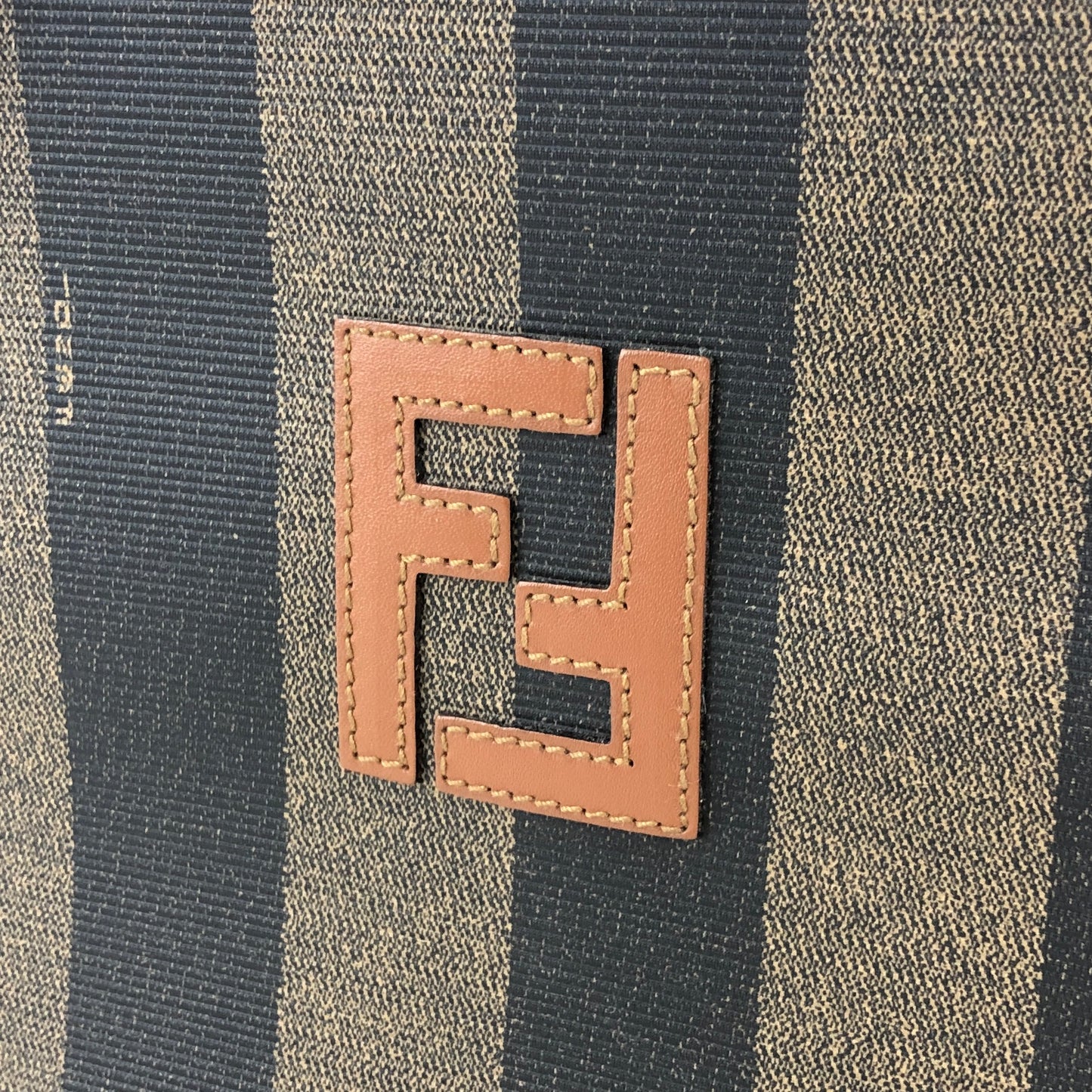 FENDI 山胡桃標誌 PVC 皮革單肩包 棕色 復古 rz2zmc