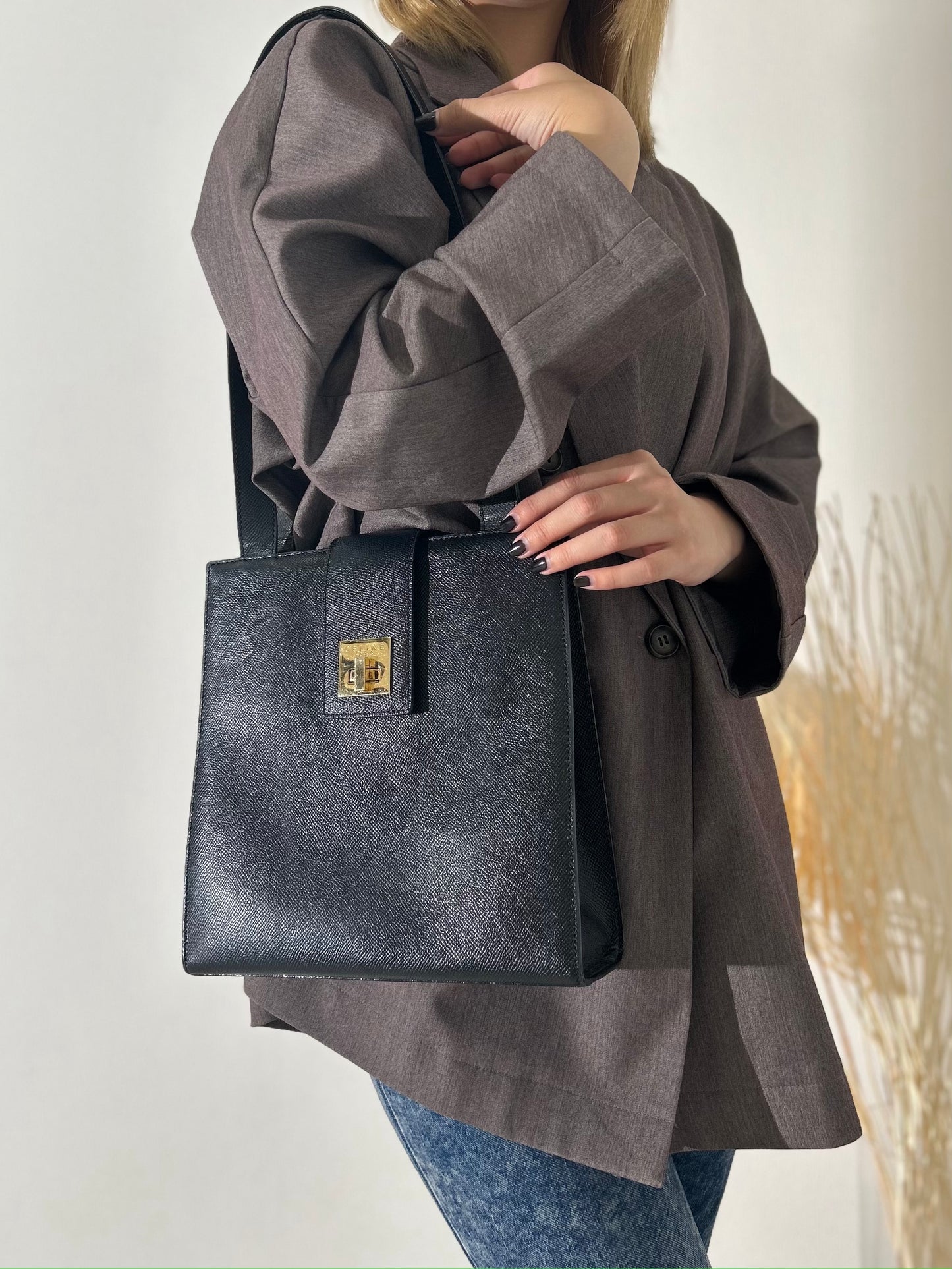 CELINE Turn Lock Leather Totebag Black Vintage pbjww6
