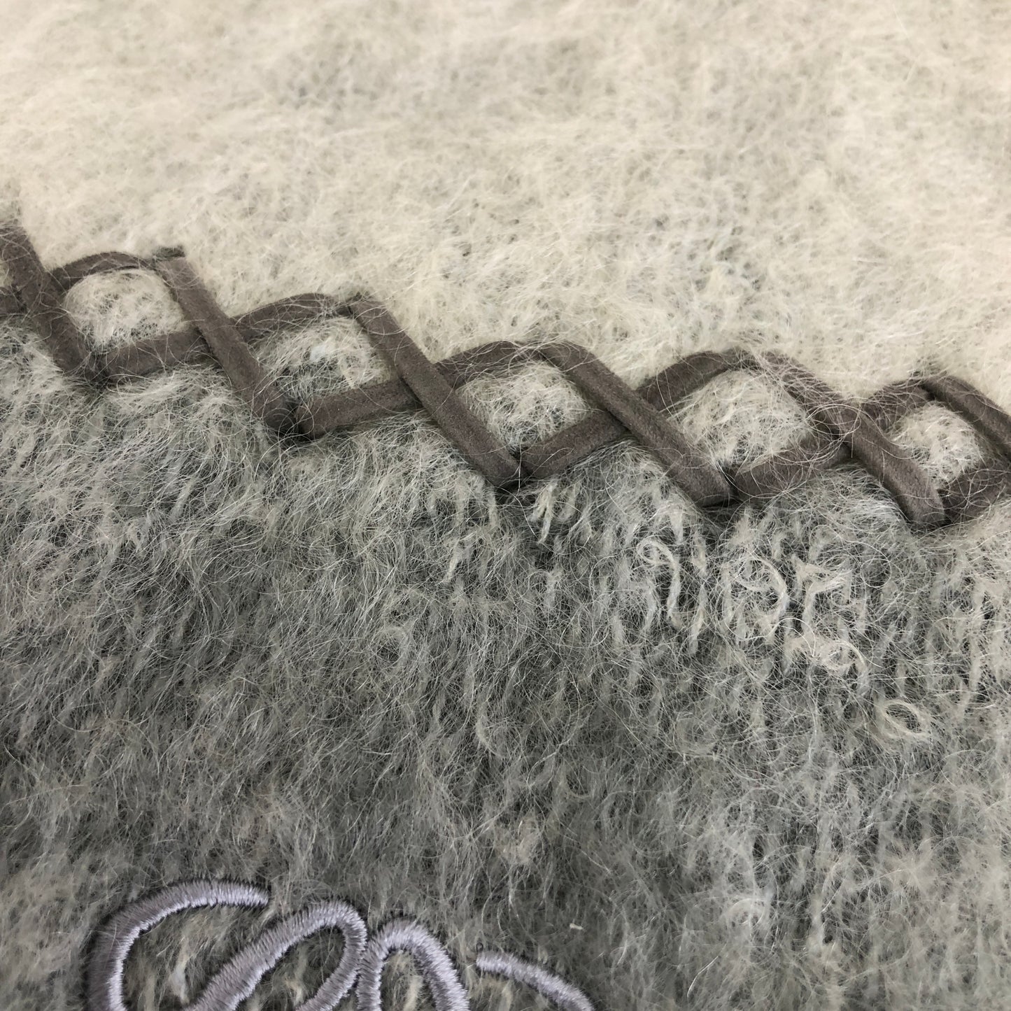 LOEWE Anagram Logo Motif White Vintage d52jdz