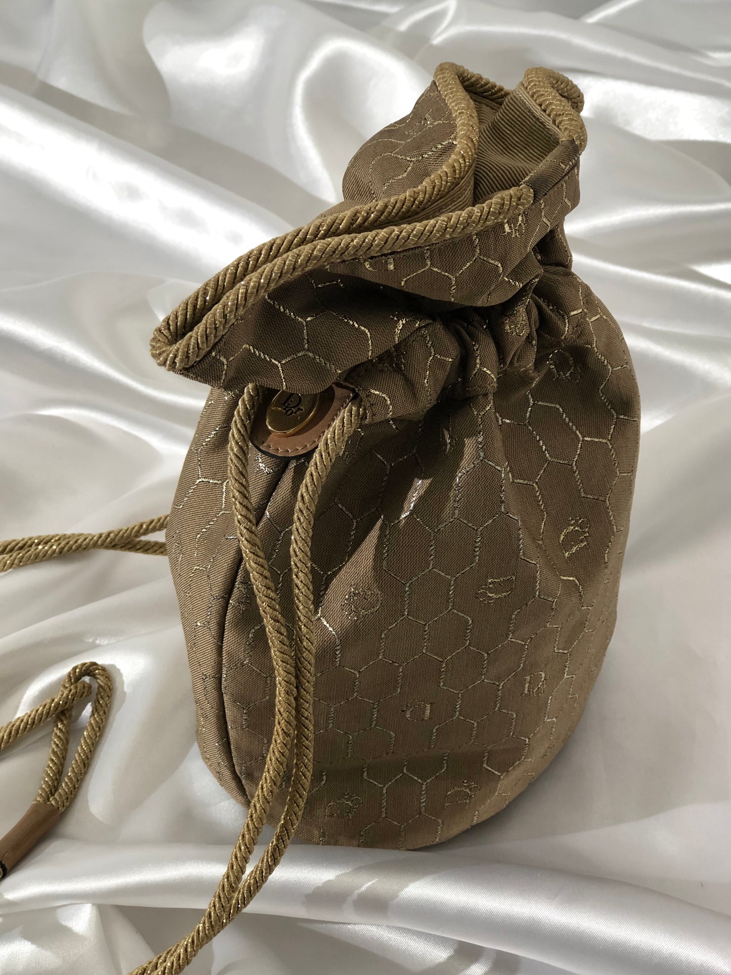 Christian Dior Honeycomb Pattern Nylon Drawstring Crossbody Shoulder bag Beige Vintage aiss5h