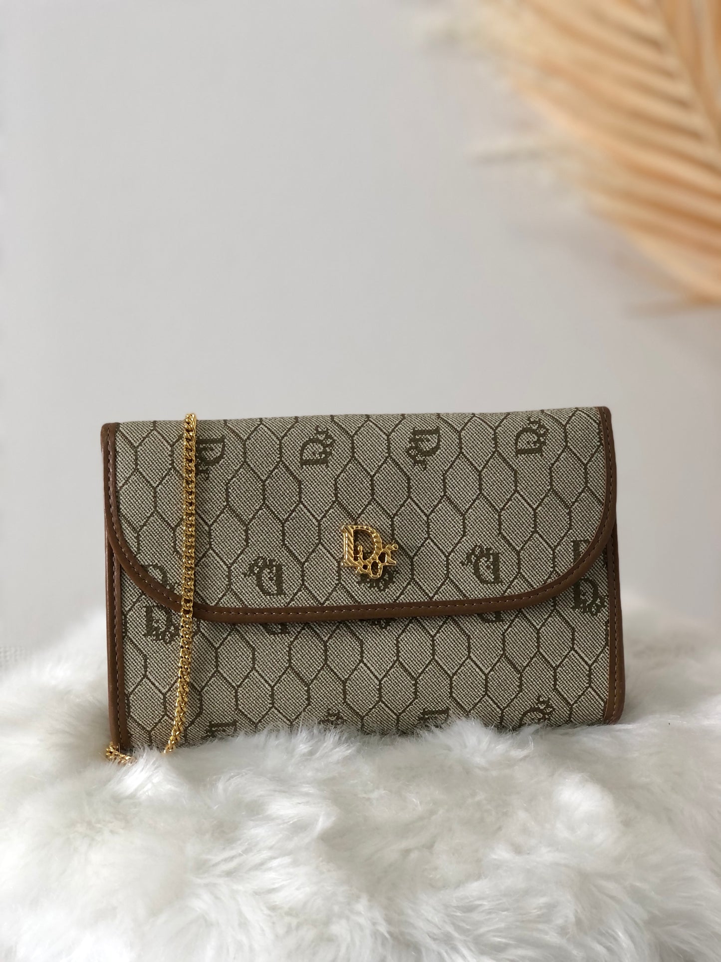 Christian Dior 蜂巢紋 PVC 皮革鏈條單肩包 米色復古 kcpzag