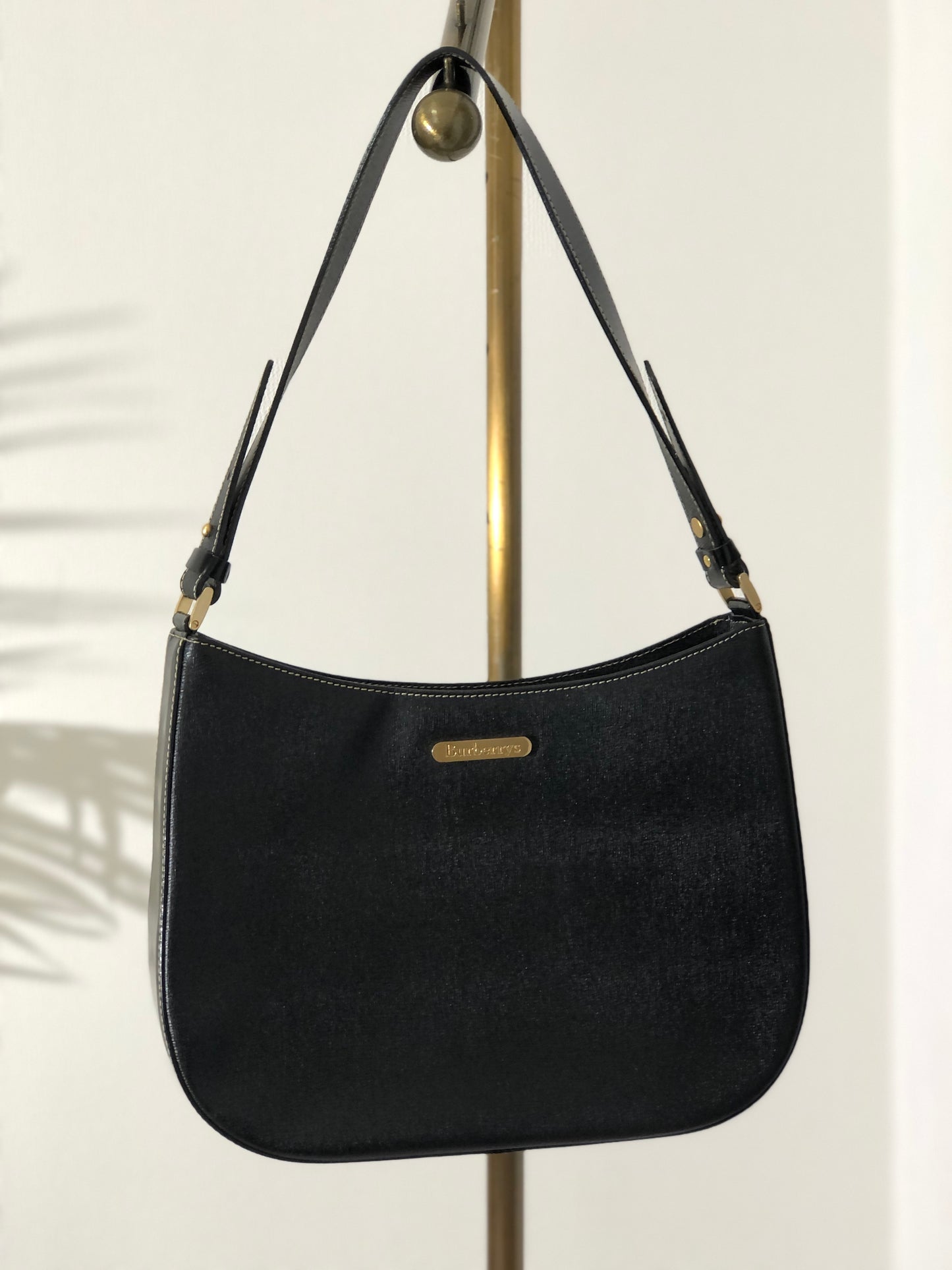 Burberrys Logo Motif Leather Shoulder bag Black Vintage cd8br3
