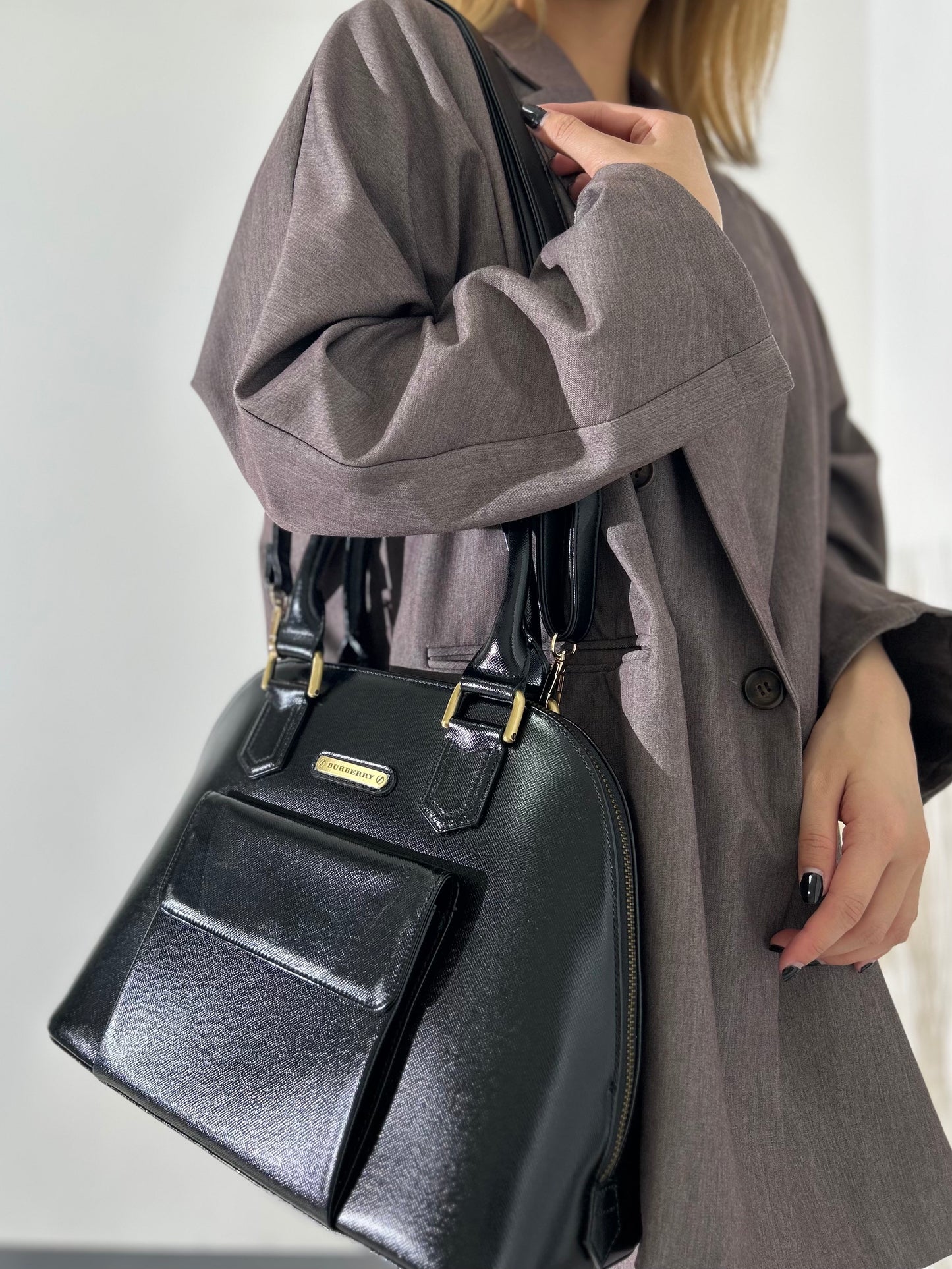 Burberry Classic Check Logo Motif Leather Handbag Black Vintage ut233m