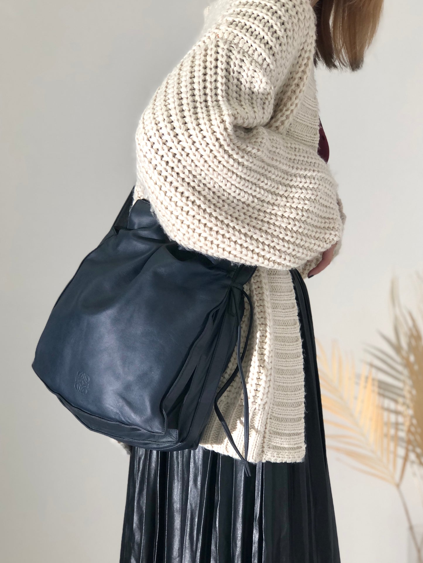 LOEWE Anagram Leather Drawstring Shoulder bag Navy Vintage sdi4rd