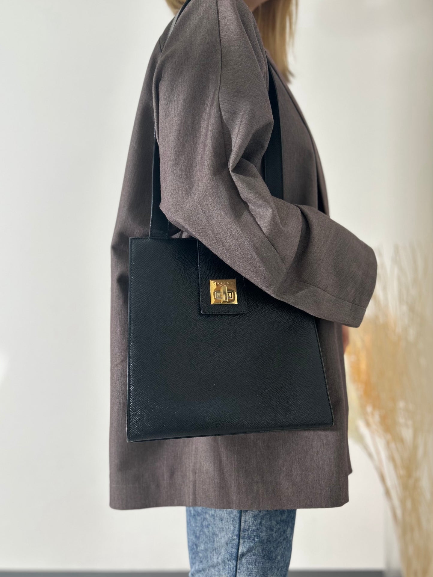 CELINE Turn Lock Leather Totebag Black Vintage pbjww6