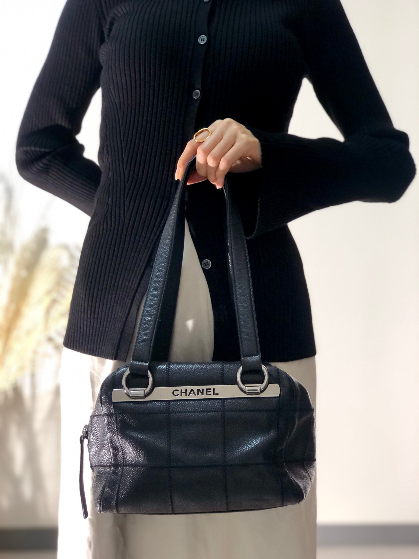 CHANEL 巧克力棒皮革肩背包波士頓包黑色復古 haptki