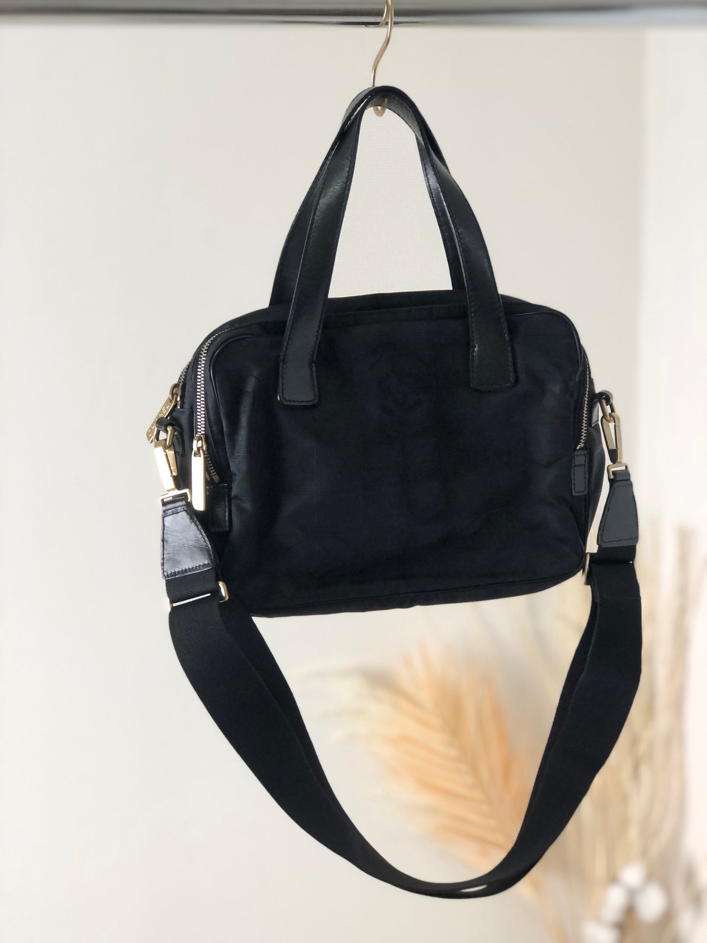 CHANEL 新款旅行尼龍皮革肩背包黑色復古 azvcim