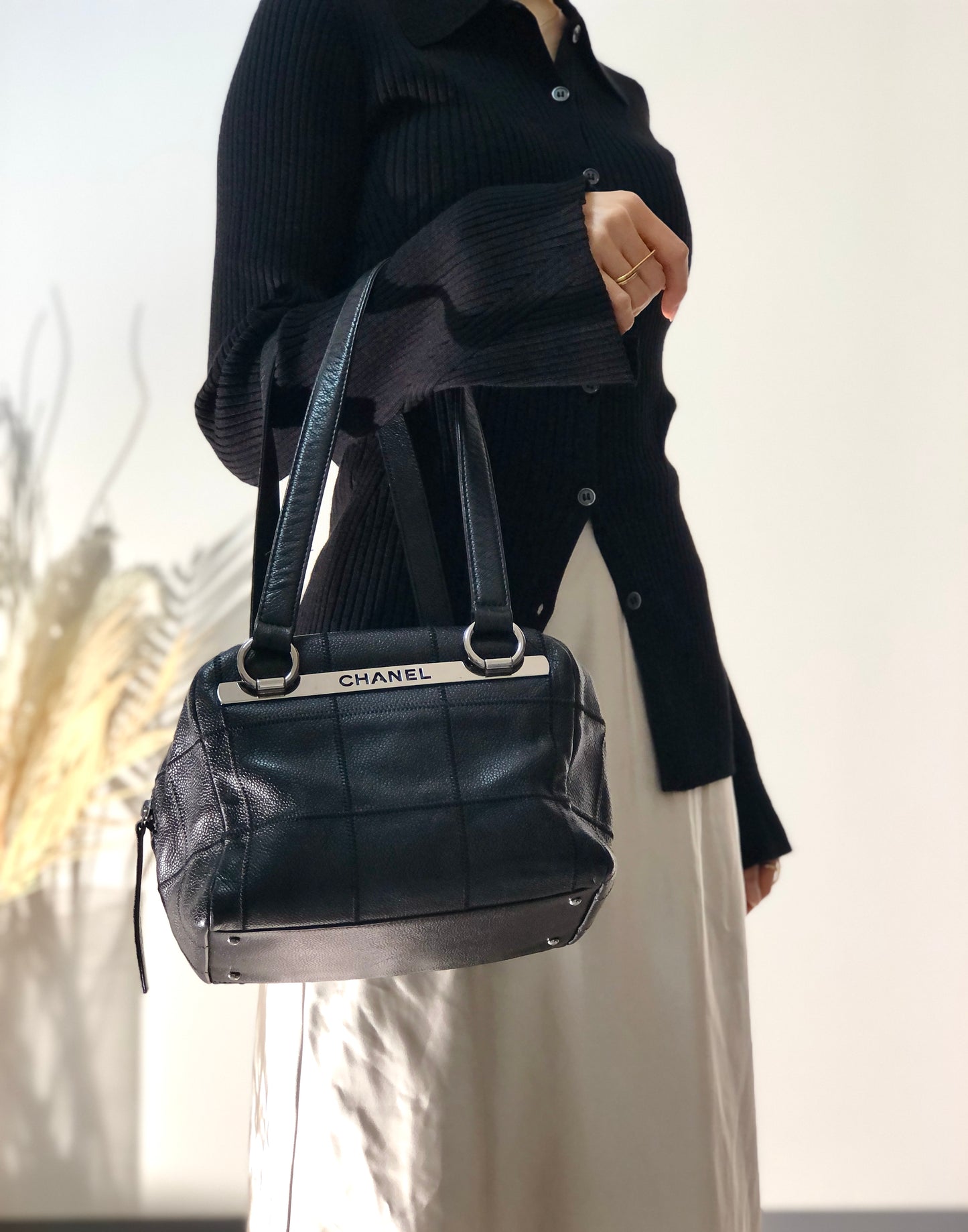 CHANEL 巧克力棒皮革肩背包波士頓包黑色復古 haptki