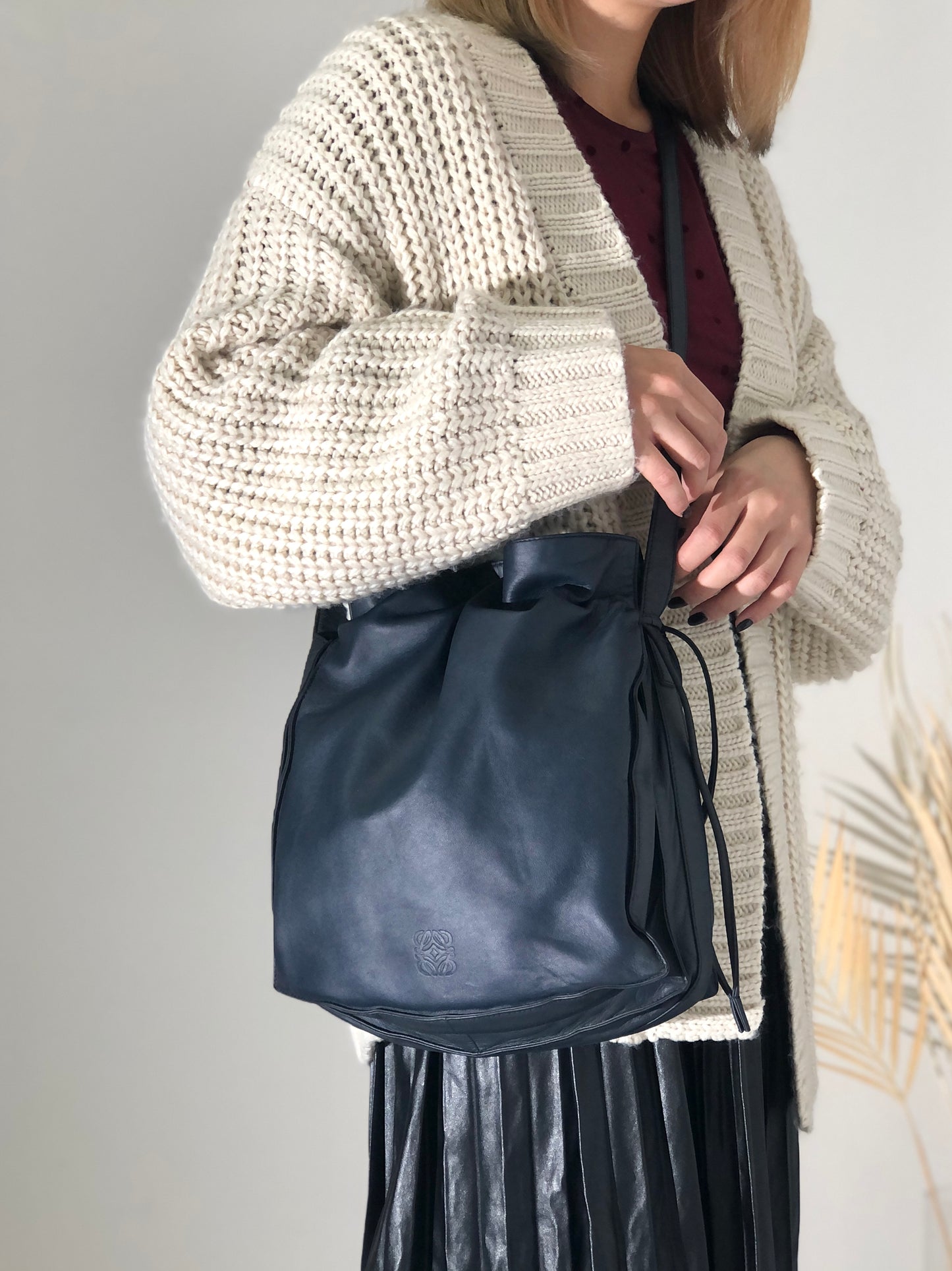 LOEWE Anagram Leather Drawstring Shoulder bag Navy Vintage sdi4rd