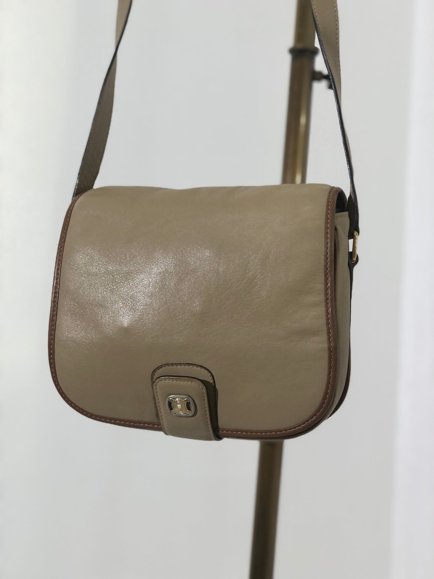CELINE Triomphe Brown Piping Flap Leather Crossbody Shoulder bag Beige Vintage i8vt8s