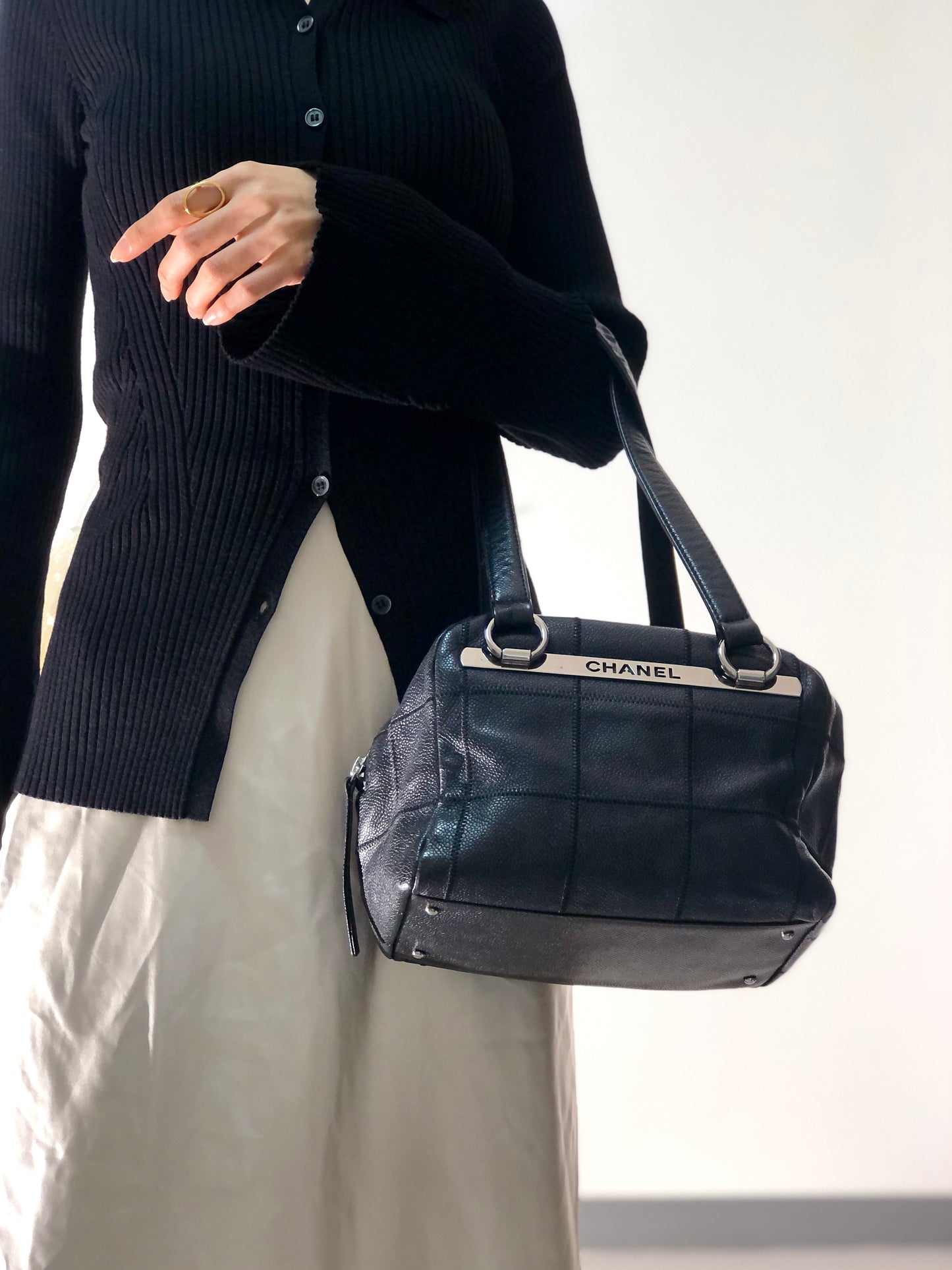 CHANEL 巧克力棒皮革肩背包波士頓包黑色復古 haptki