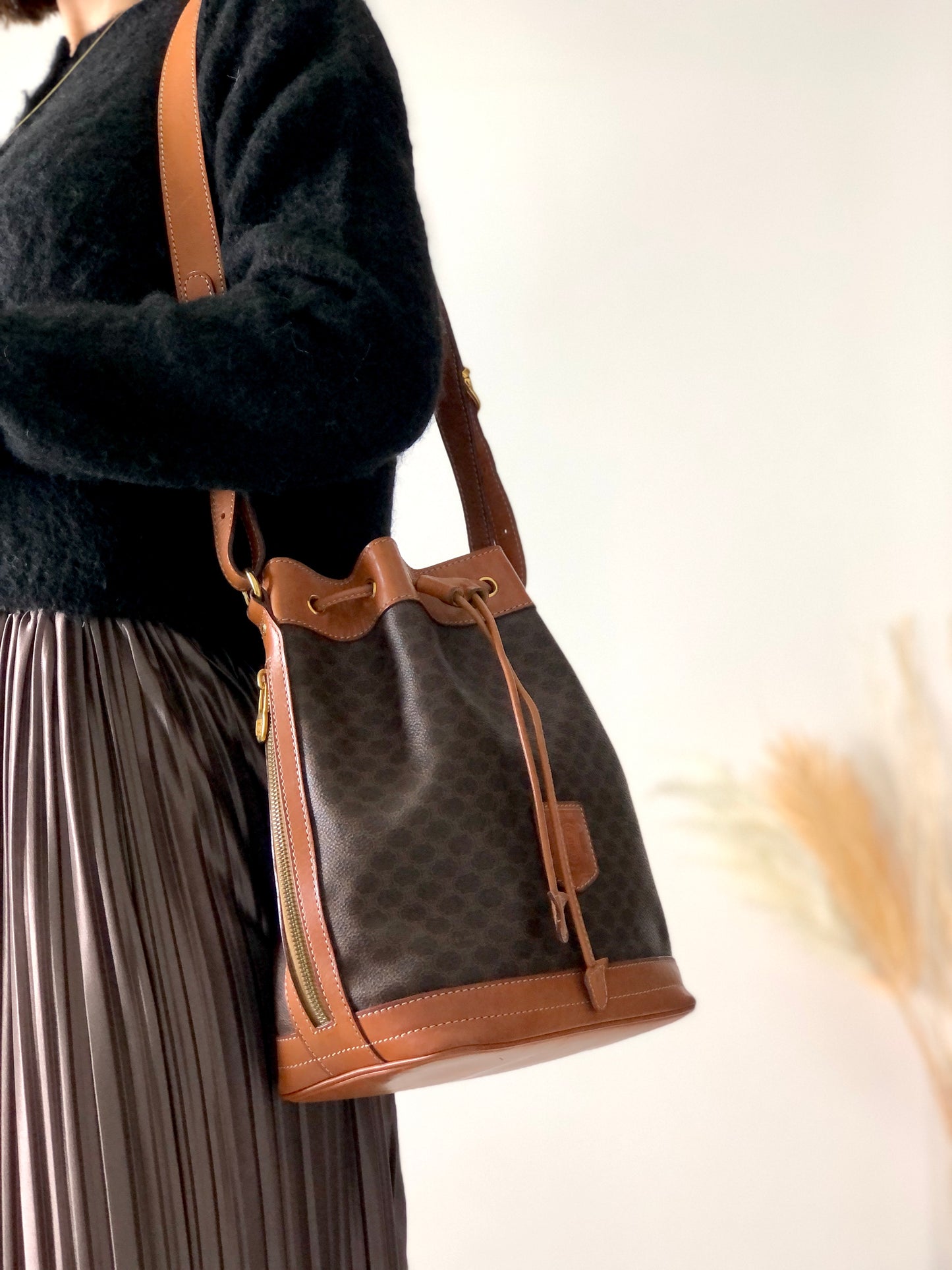 CELINE Macadam Blason Drawstring Shoulder bag Brown Vintage vi7byb