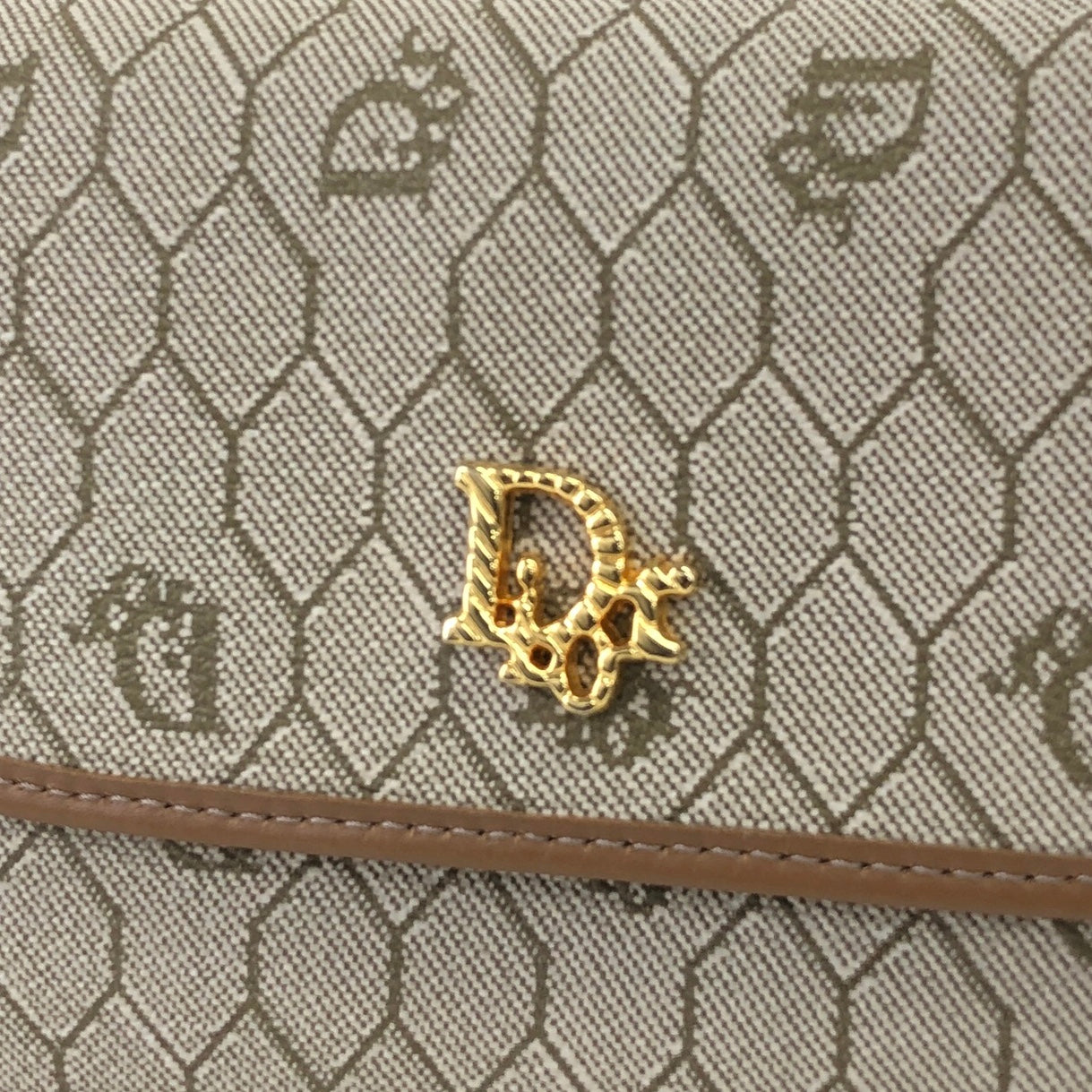 Christian Dior 蜂巢紋 PVC 皮革鏈條單肩包 米色復古 kcpzag