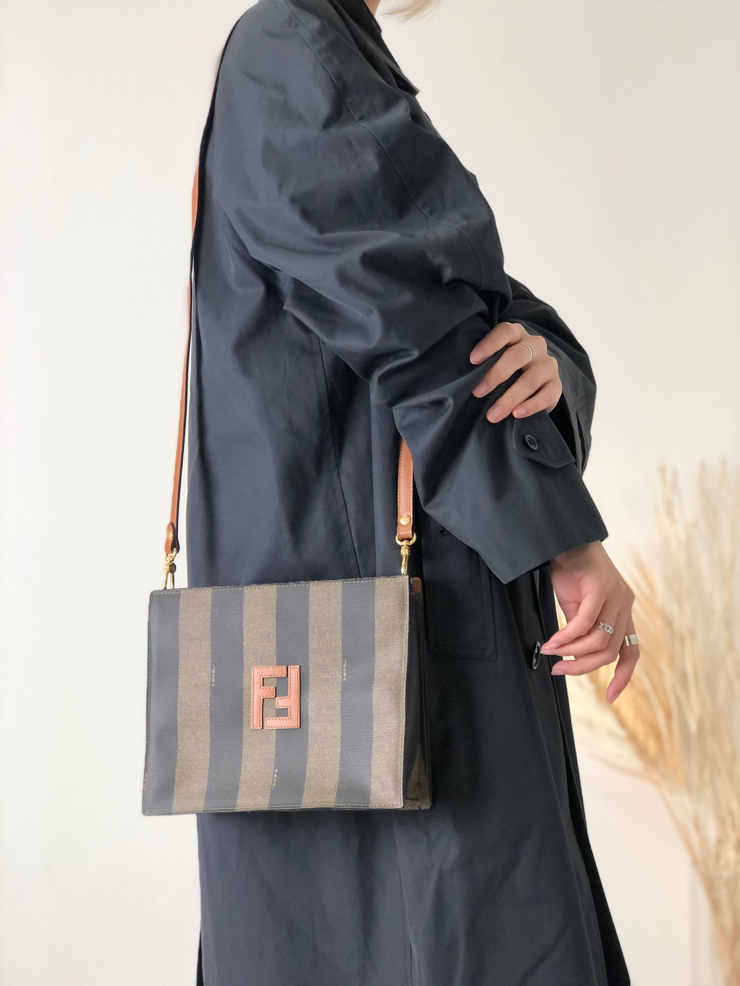FENDI 山胡桃標誌 PVC 皮革單肩包 棕色 復古 rz2zmc