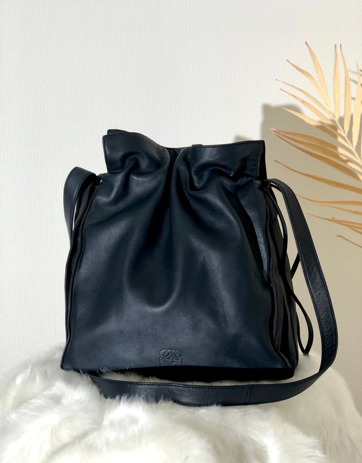 LOEWE Anagram Leather Drawstring Shoulder bag Navy Vintage sdi4rd