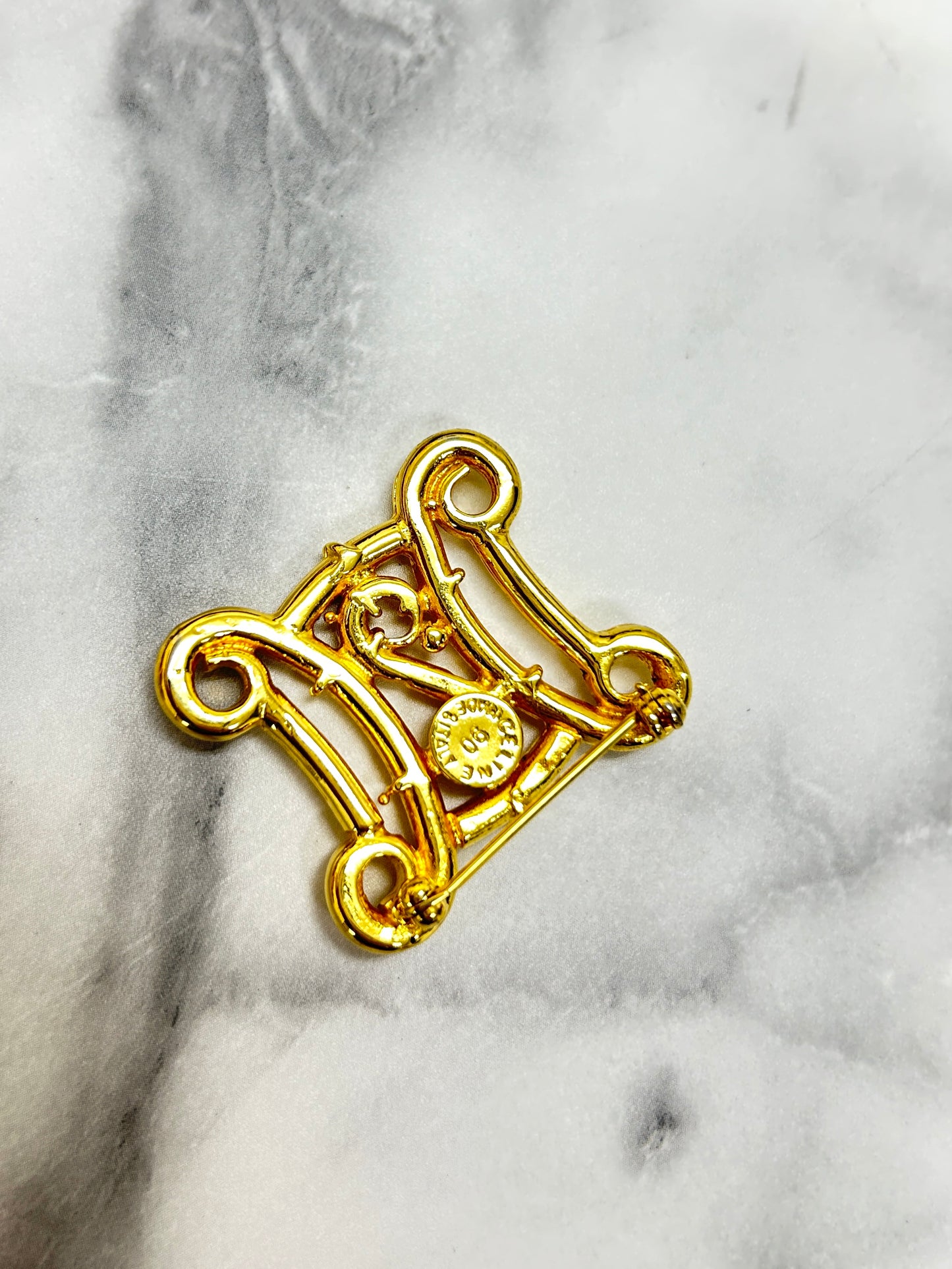 CELINE Triomphe Brooch Gold Vintage gujds6