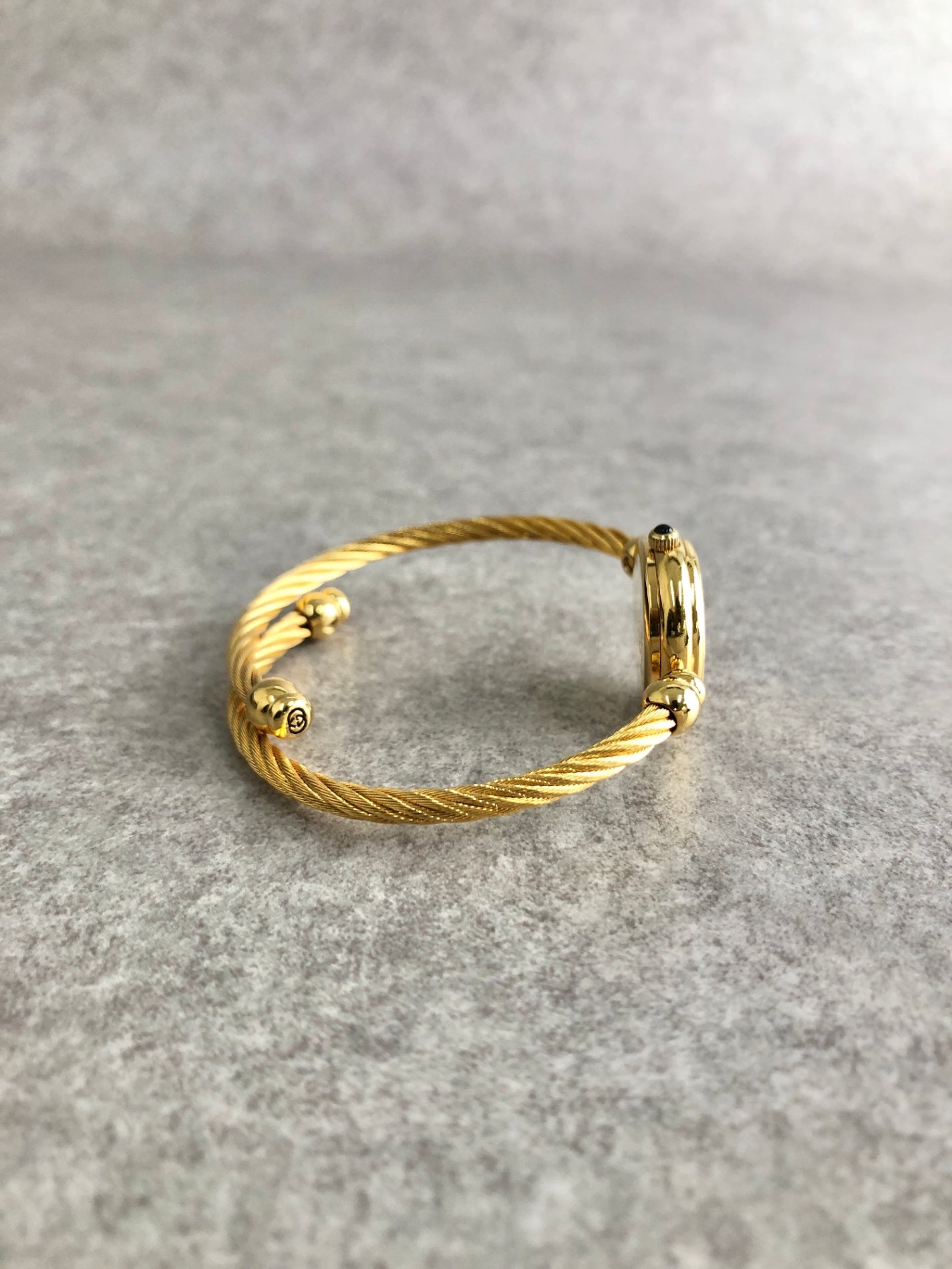 GUCCI GG Motif Bangle Watch Gold 2047L Vintage v5yfg7