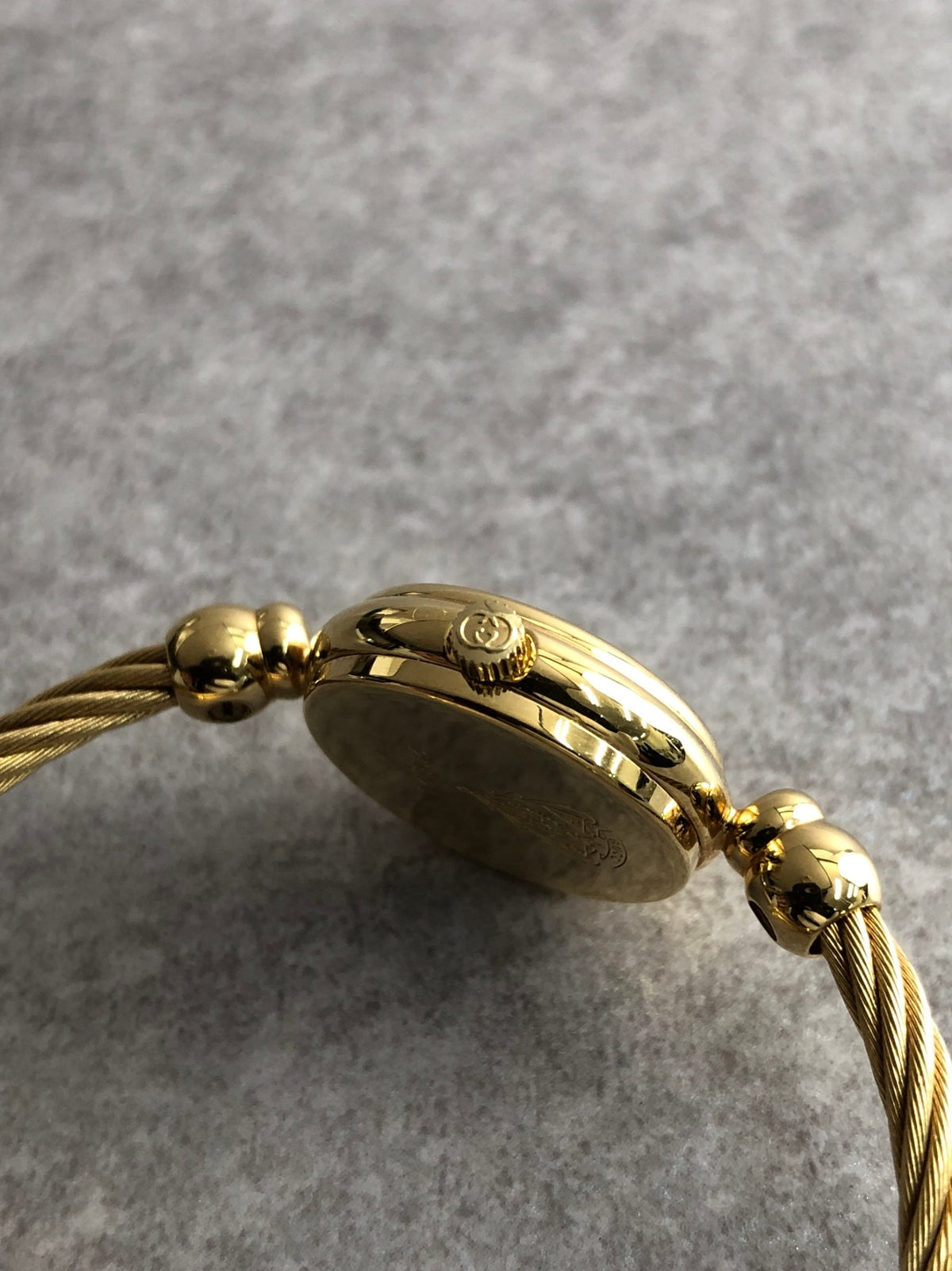 GUCCI Logo Bangle Quartz Watch Gold Vintage de3i84