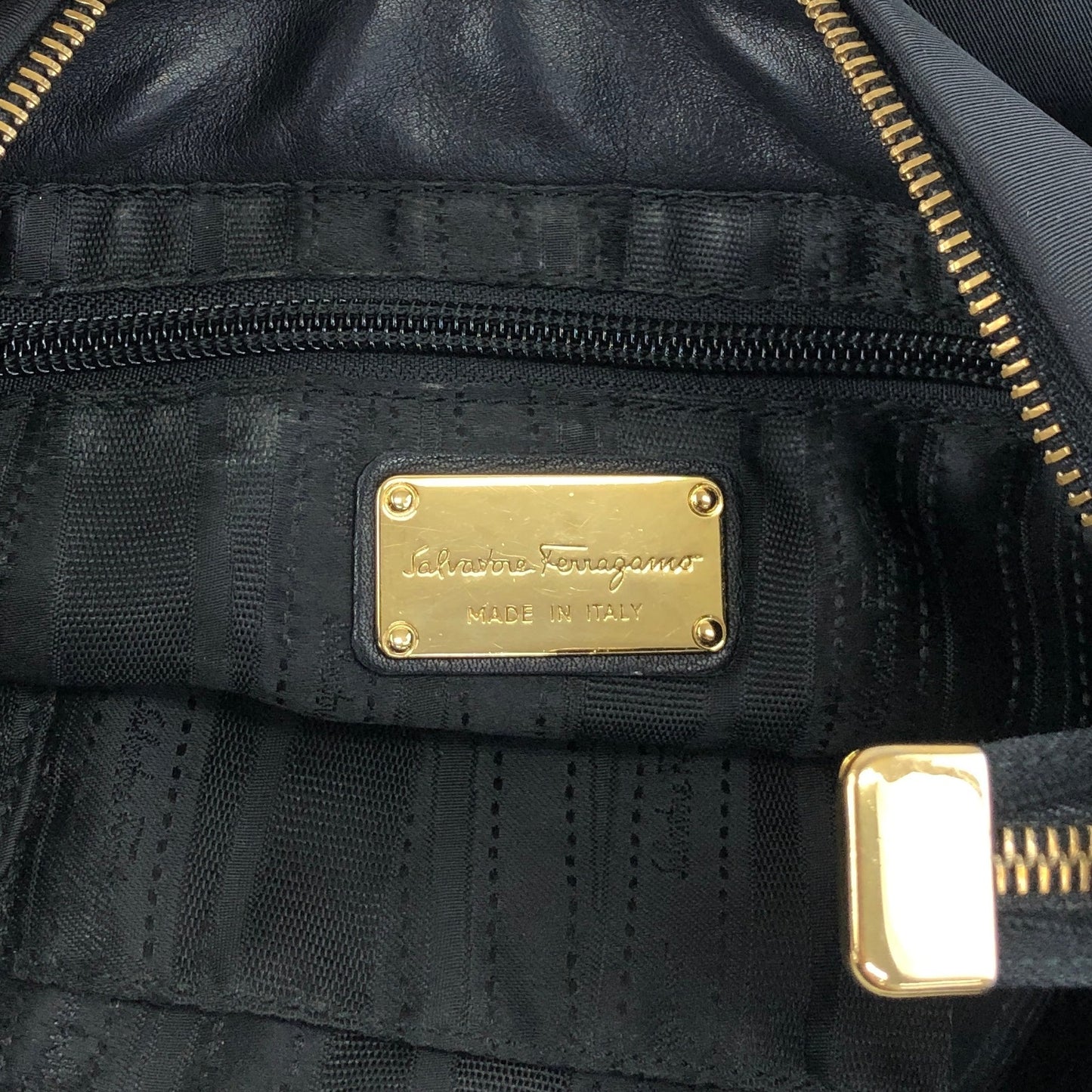 Salvatore Ferragamo Ribbon Shoulder bag Black Vintage n4v8km