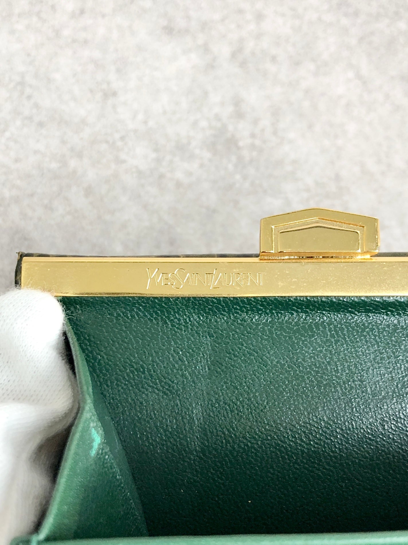 Yves Saint Laurent 金屬扣環折疊錢包 綠色復古 pk8u8c