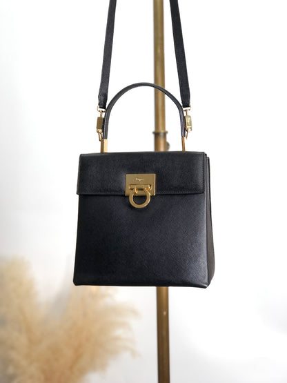 Salvatore Ferragamo Gancini Two-way Handbag Shoulder bag Black Vintage 4g8ig3