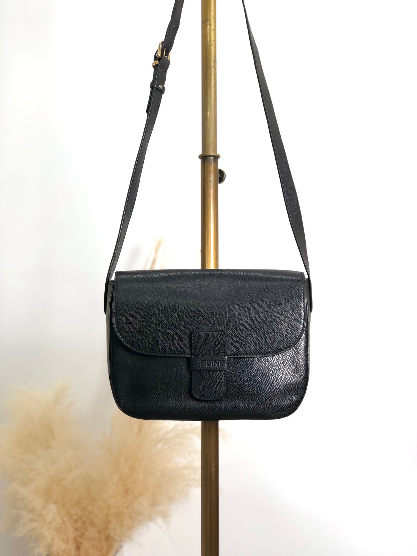 CELINE Logo Embossed Shoulder bag Black Vintage 4r7t24