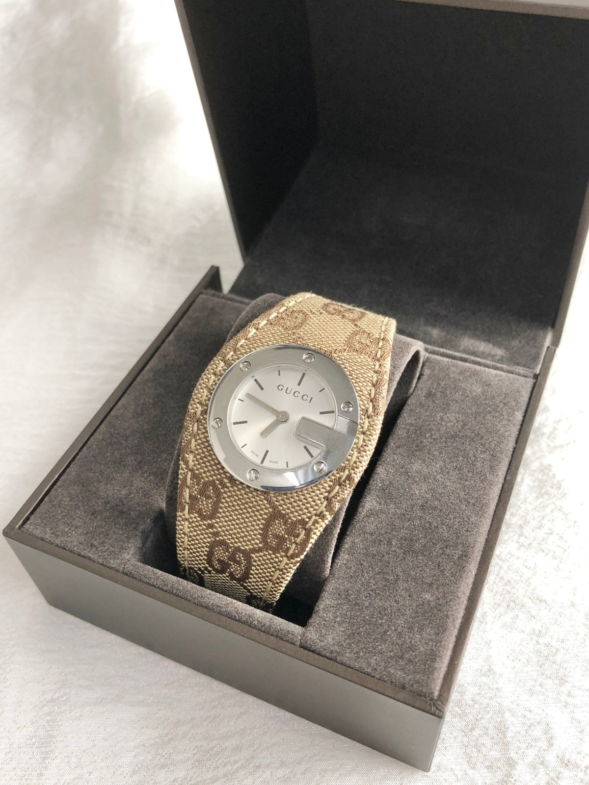 GUCCI GG Canvas Logo Quartz Watch Brown Vintage nehfxw