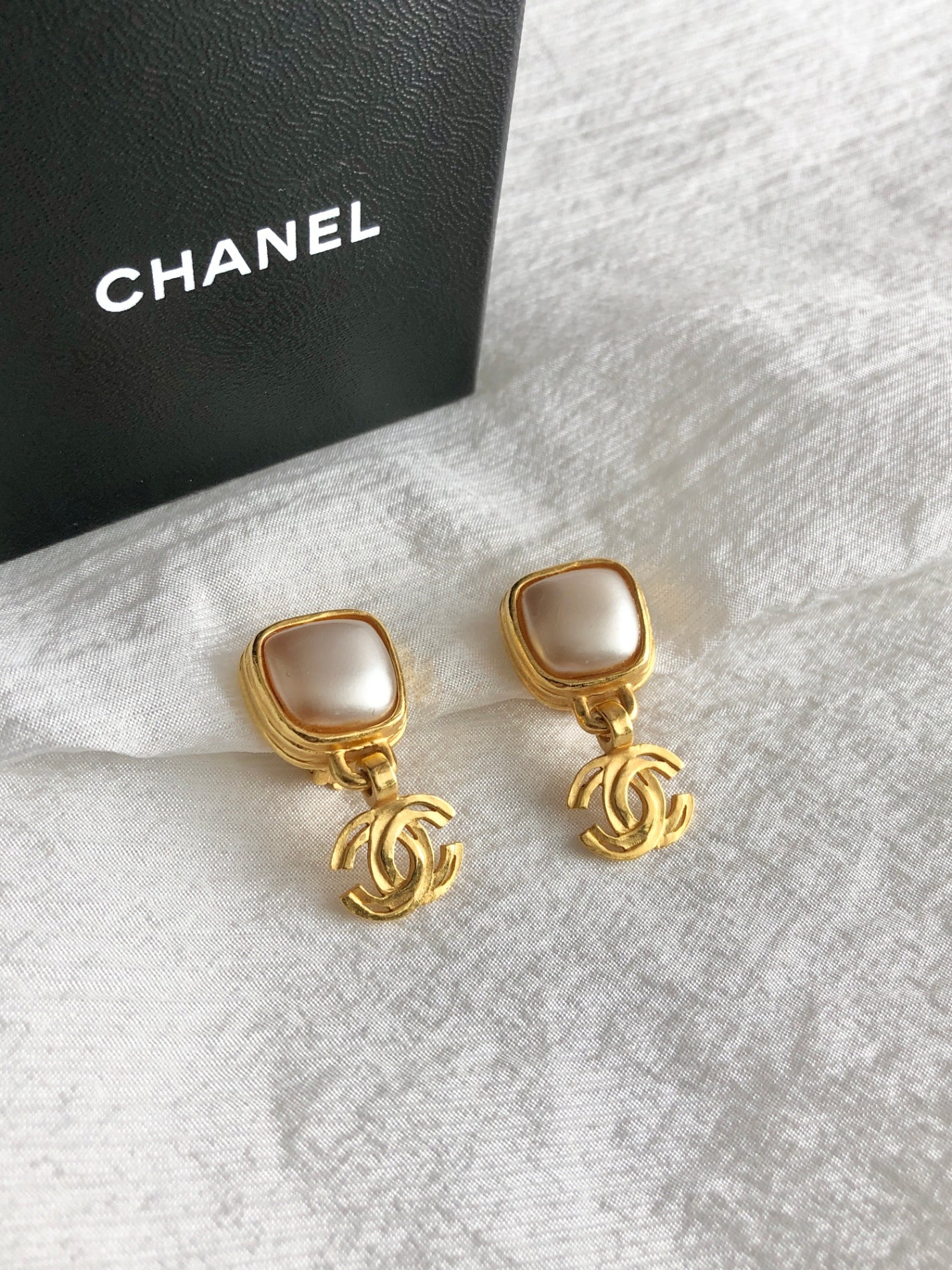 CHANEL Coco Mark Earrings Gold Vintage fhdf5m