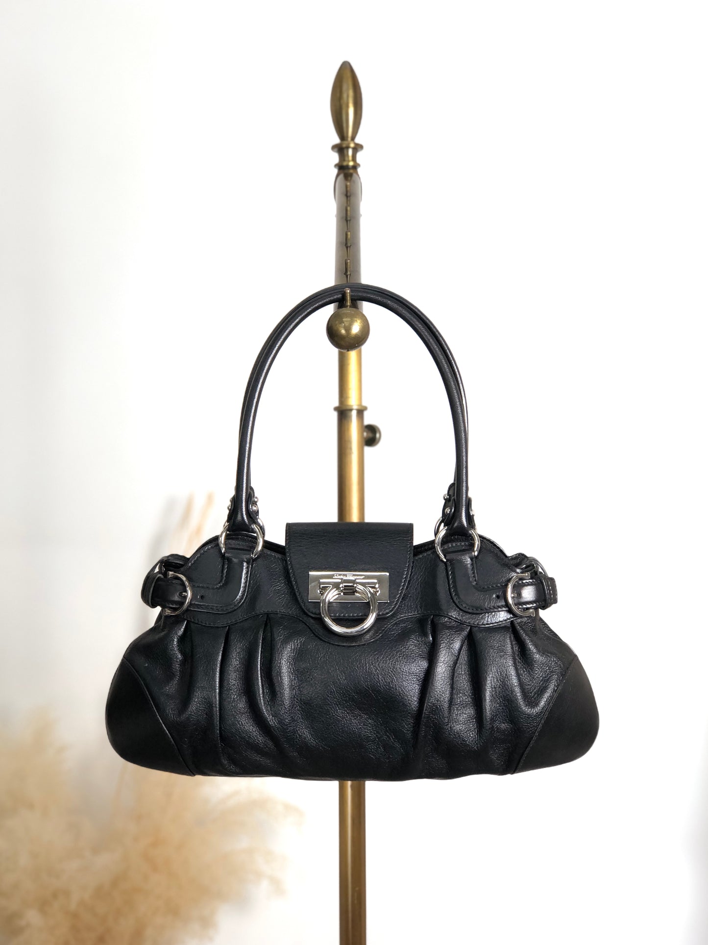 Salvatore Ferragamo Gancini Handbag Black Vintage mfbzax
