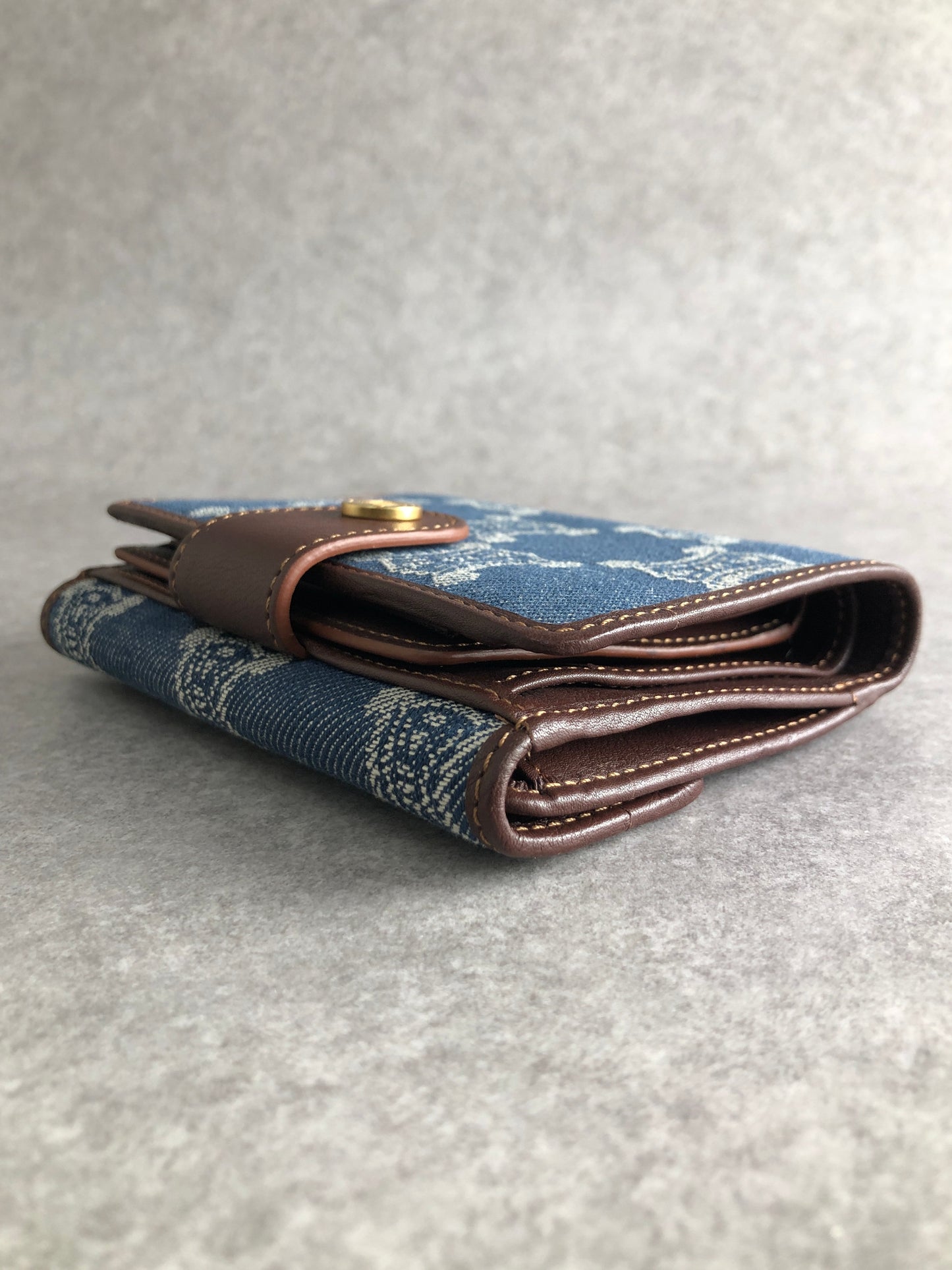 CELINE Triomphe Folded Wallet Navy Vintage vwdke2