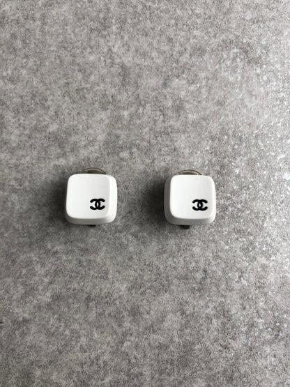 CHANEL Coco Mark Earrings White Vintage pfkb7h